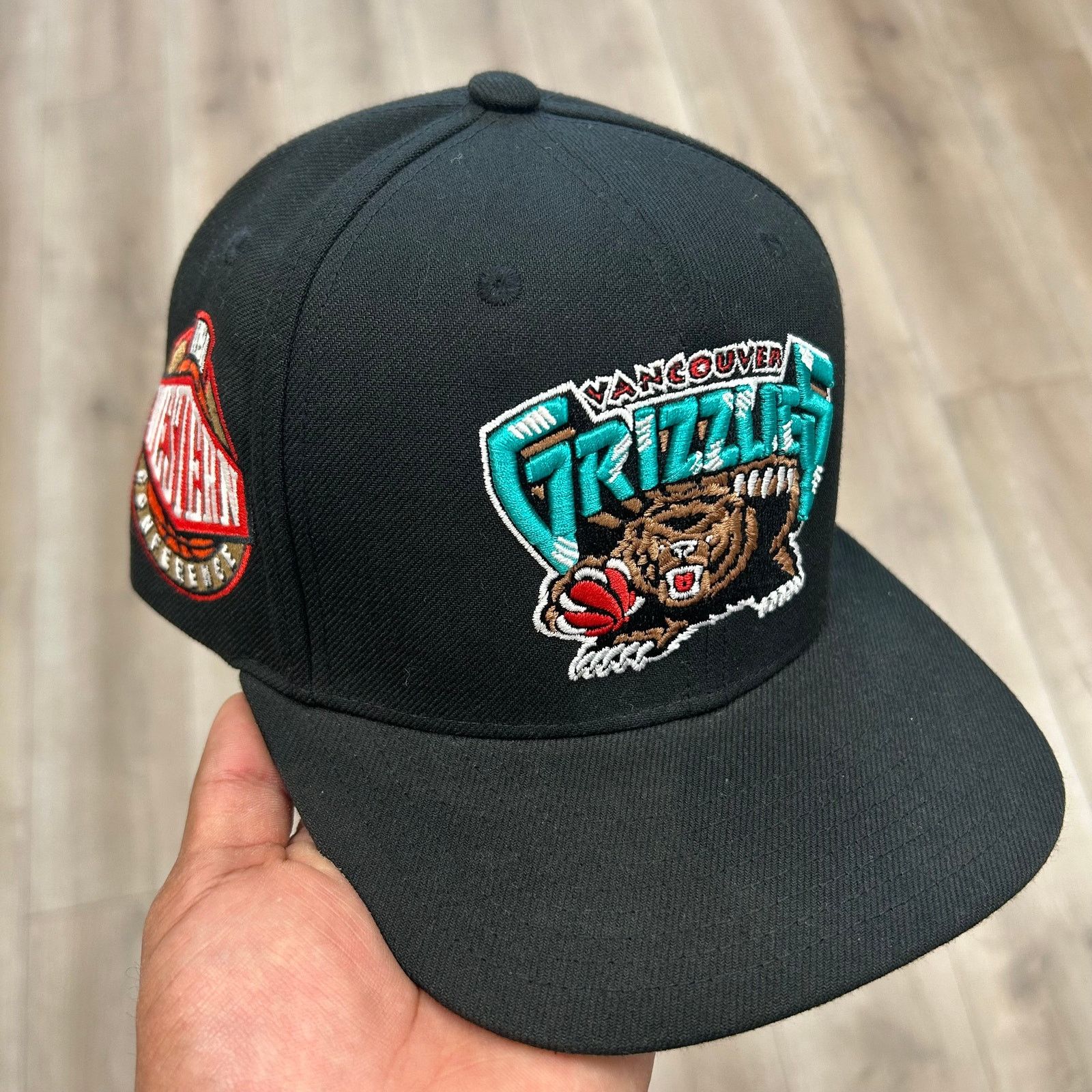 Mitchell & Ness Mitchell & Ness Vancouver Grizzlies snapback hat cap black Size ONE SIZE - 1 Thumbnail