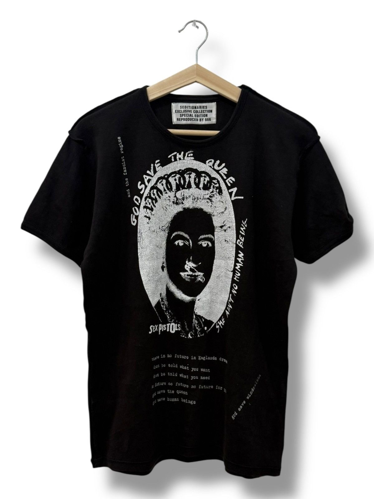 Band Tees GOD SAVE THE QUEEN SEX PISTOLS BAND PUNK T SHIRT Size US M / EU 48-50 / 2 - 1 Thumbnail