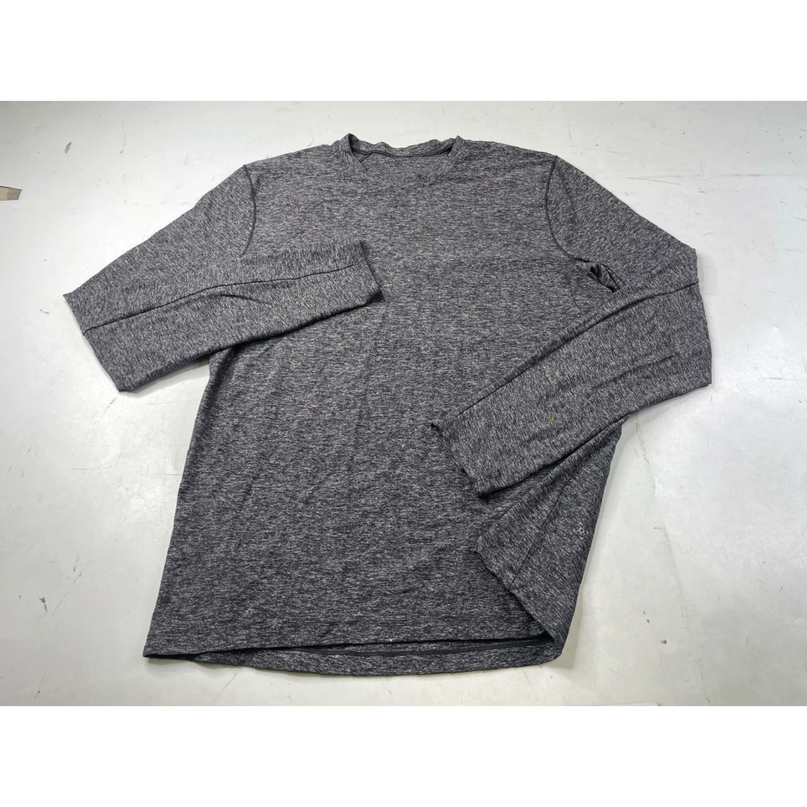 Lululemon Lululemon Shirt Mens Large Gray Surge Warm Running Workout Stretch Logo Size US L / EU 52-54 / 3 - 2 Thumbnail