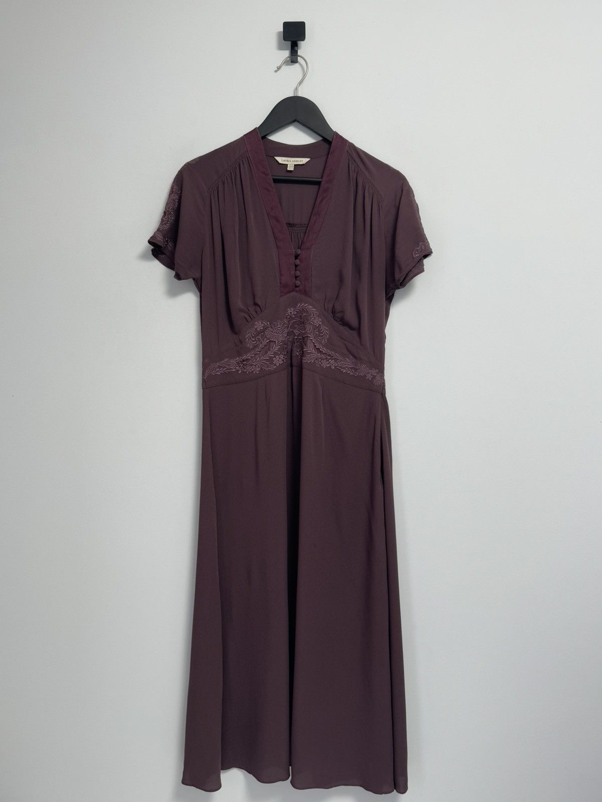 Laura Ashley Vintage Laura Ashley Embroidered Crepe Tea Dress in Mauve Size L / US 10 / IT 46 - 1 Thumbnail