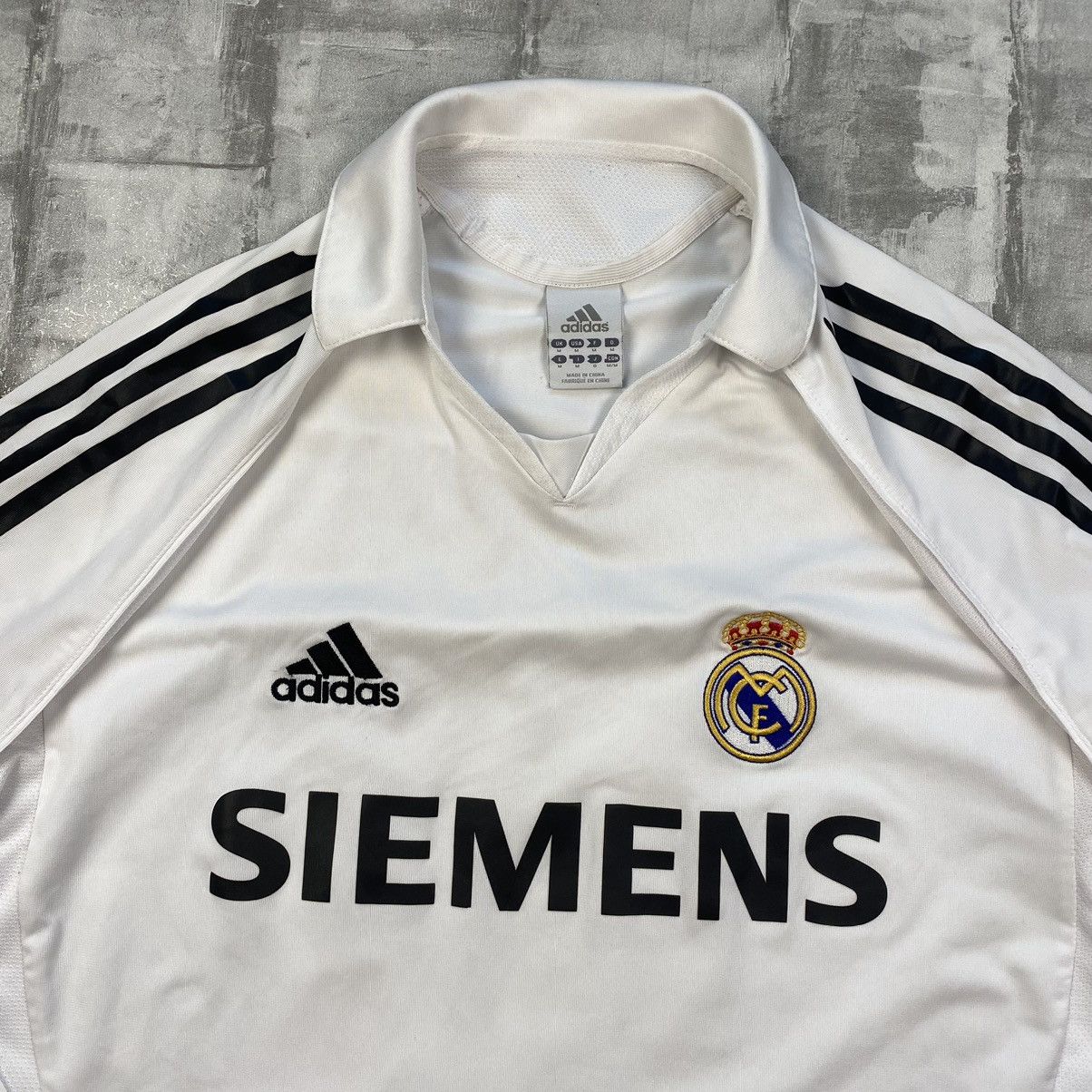 Vintage Real Madrid x Adidas “Robinho” Vintage 2005 Jersey Size US M / EU 48-50 / 2 - 3 Thumbnail
