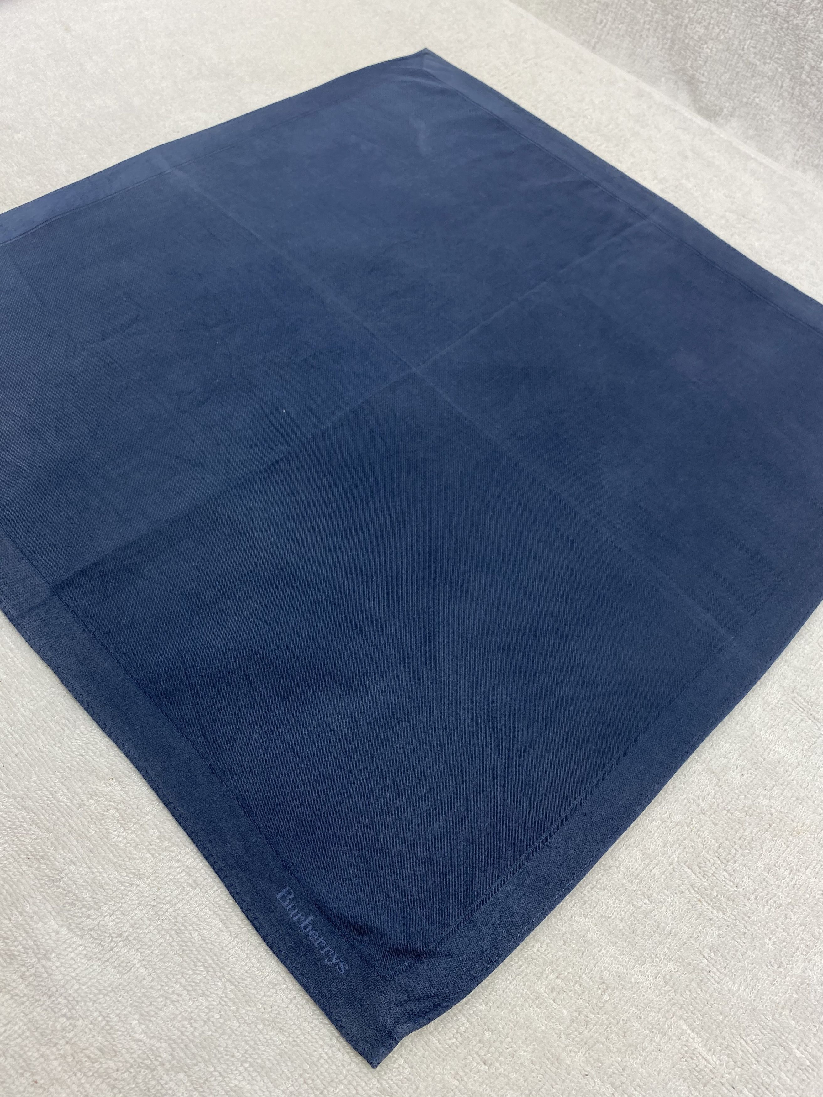 Burberry Burberrys Handkerchief / Bandana / Neckerchief Size ONE SIZE - 4 Thumbnail