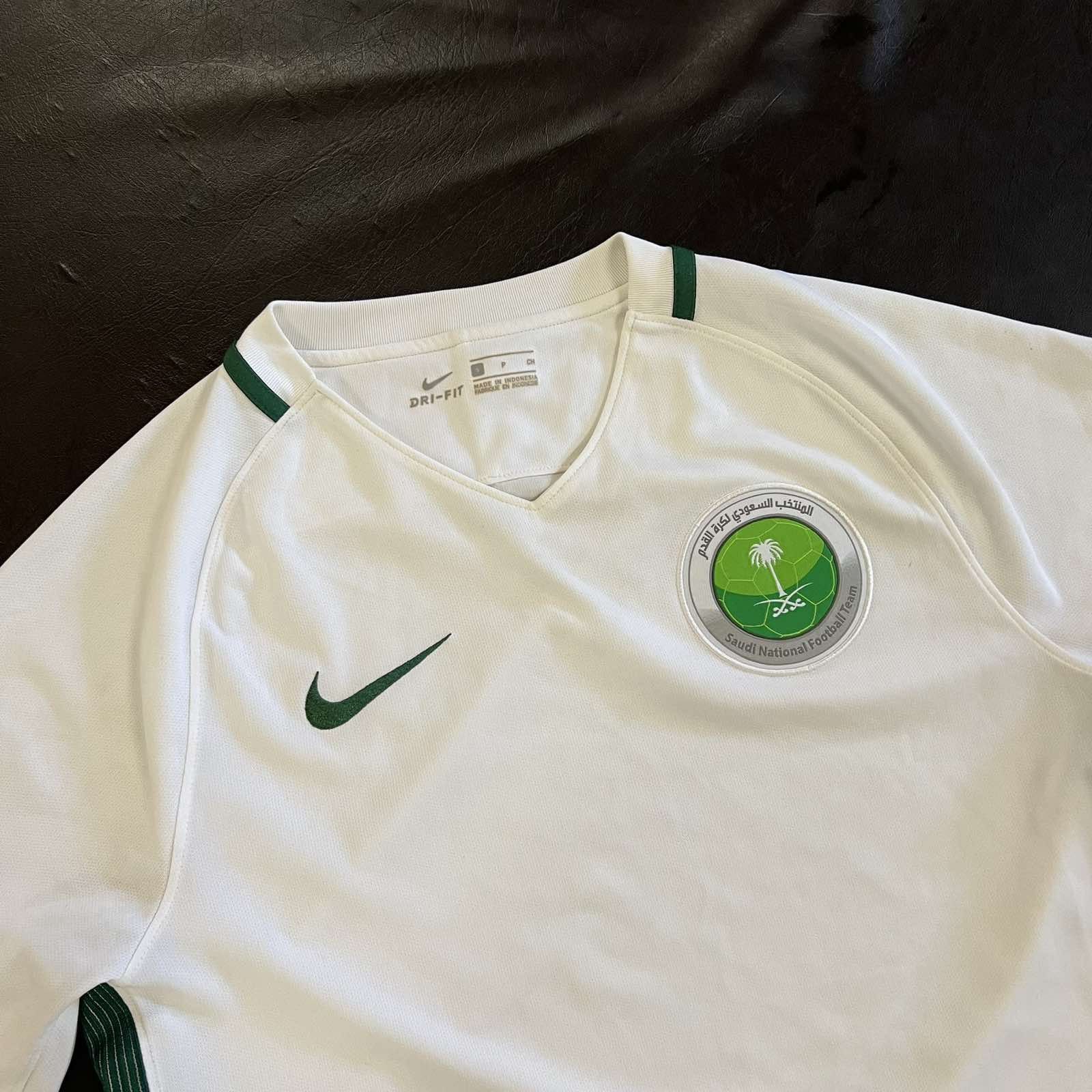 Nike Saudi Arabia Nike Home Shirt Kit Jersey Riyadh Jeddah Sz S Size US S / EU 44-46 / 1 - 3 Thumbnail
