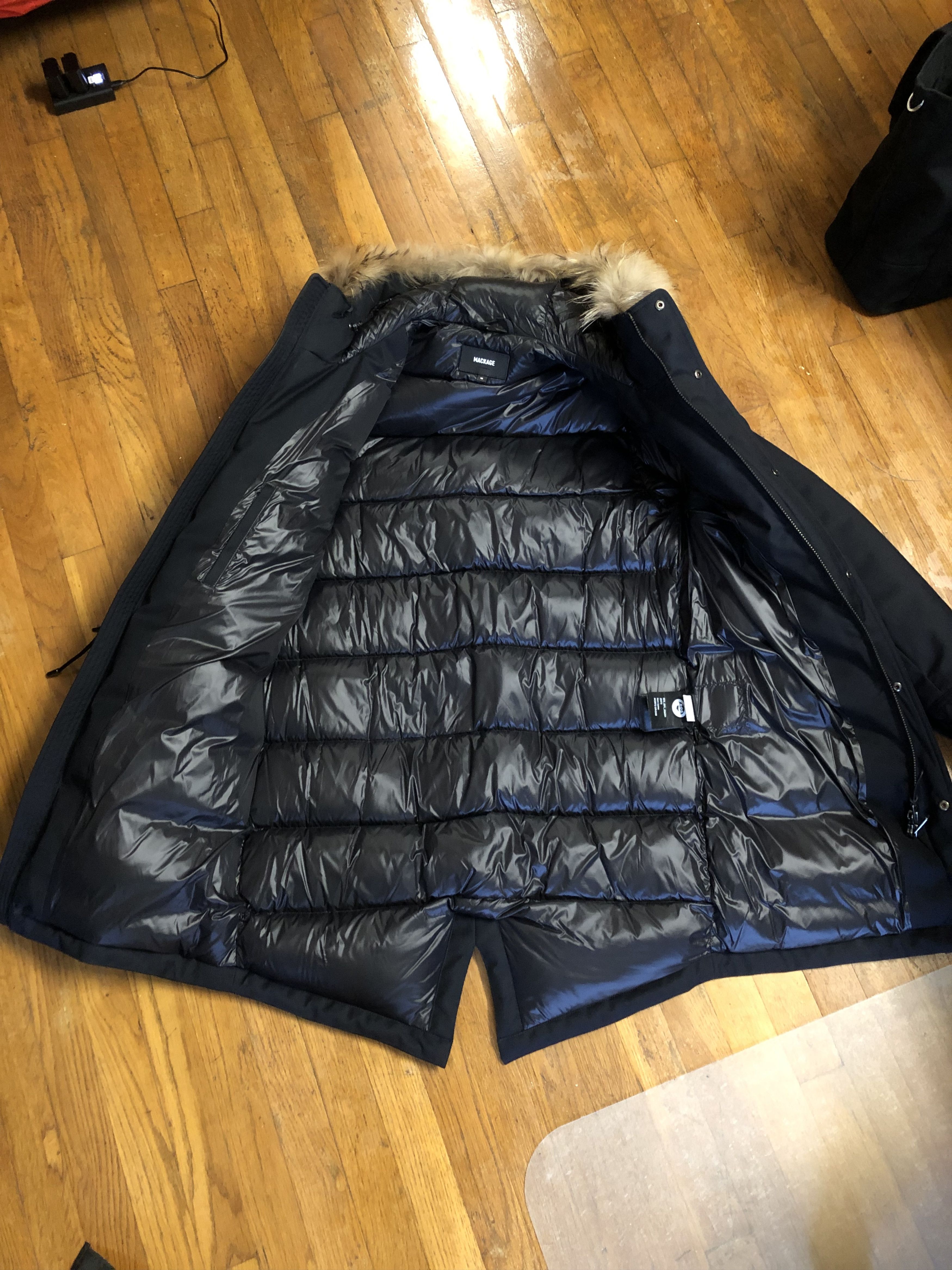 Mackage *USED* Mackage Moritz DR hood fur trim Black size 38 Medium Size US M / EU 48-50 / 2 - 3 Thumbnail