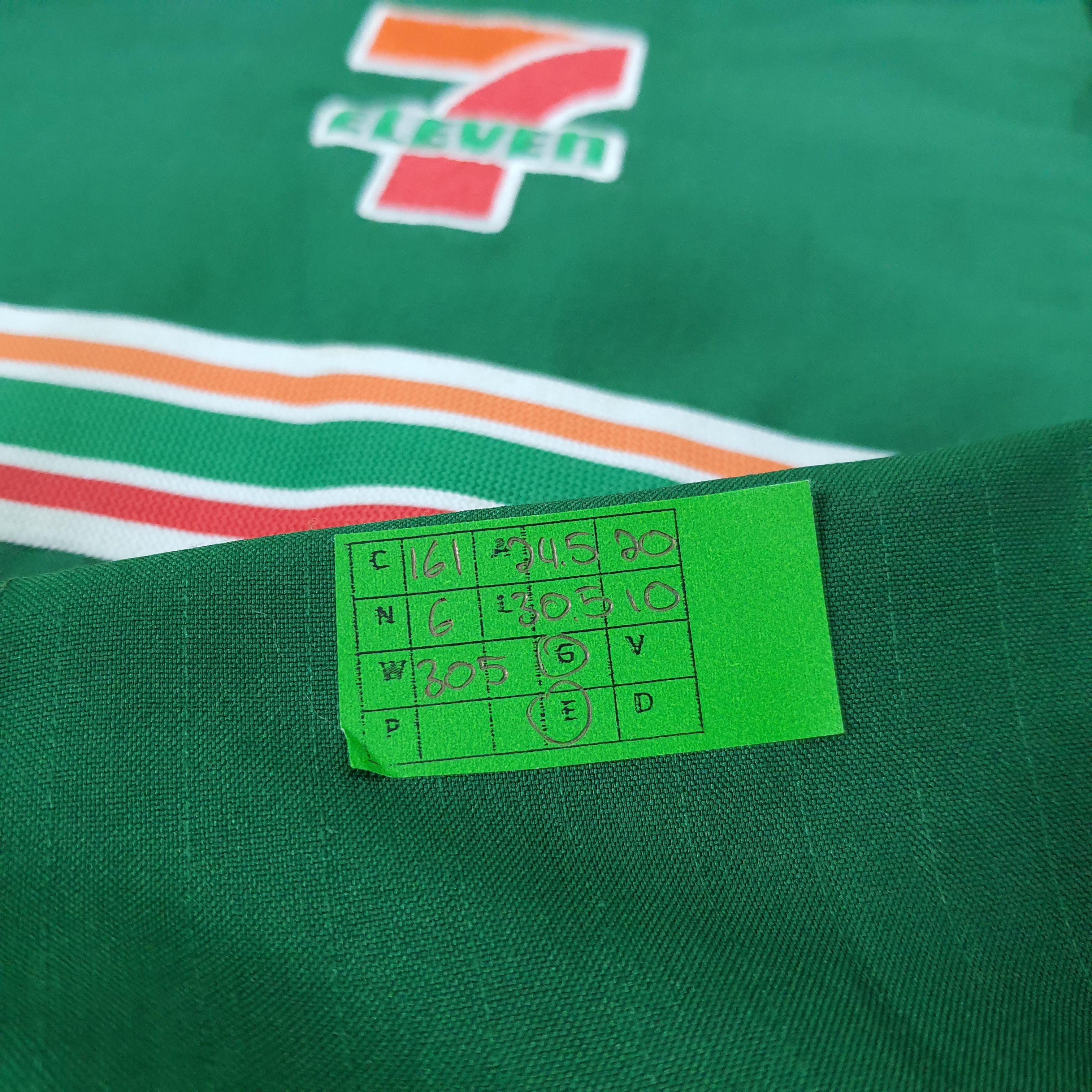 Japanese Brand Vintage 7 Eleven Staff Japan Edition Uniform Shirt Size US L / EU 52-54 / 3 - 9 Thumbnail