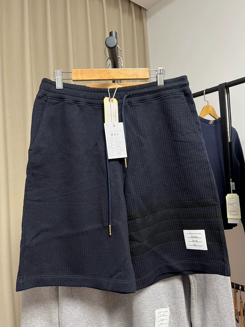 Thom Browne New Thom Browne Men's Shorts-dmc Size US 34 / EU 50 - 1 Thumbnail