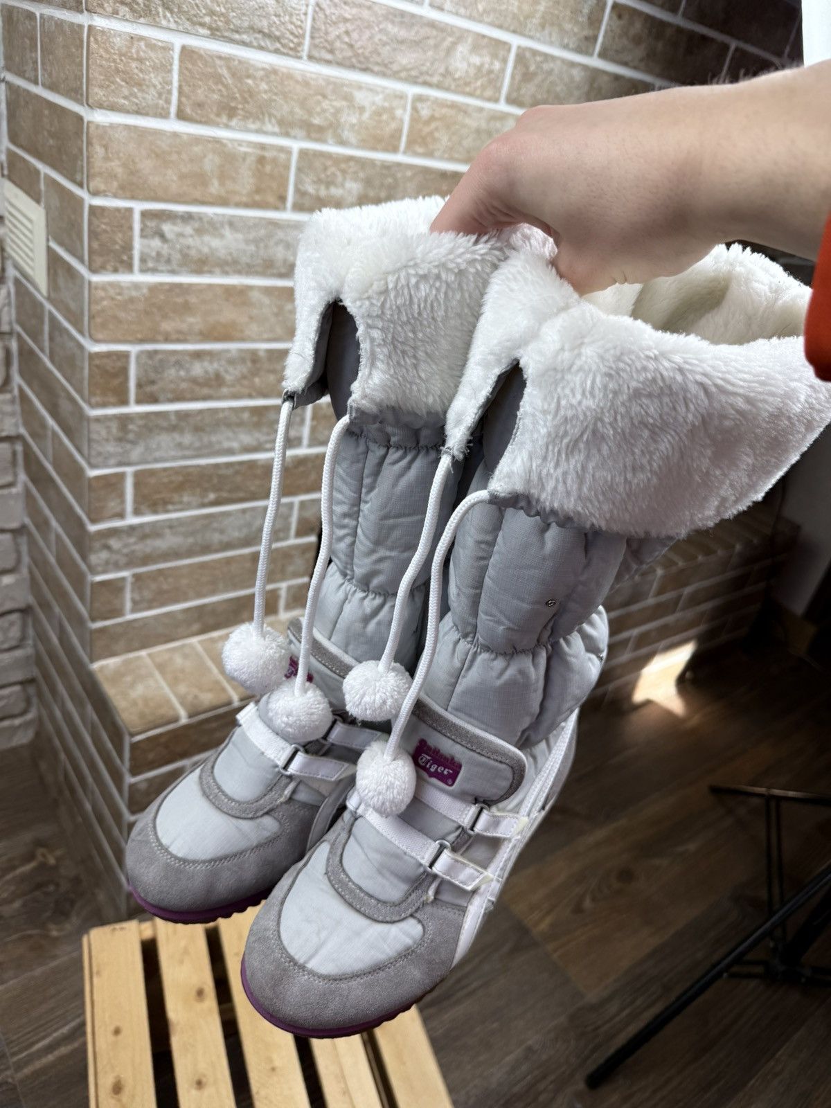 Onitsuka Tiger Womans Asics Onitsuka Tiger Faux Fur Y2K Gray Snow Boots Size US 10 / IT 40 - 8 Thumbnail