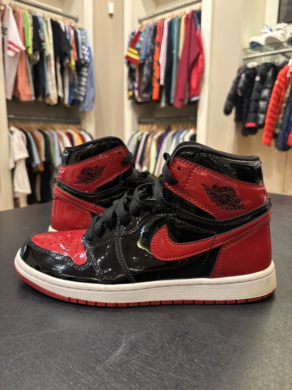 Jordan Brand Jordan 1 Retro High Patent Bred Size US 8.5 / EU 41-42 - 2 Thumbnail