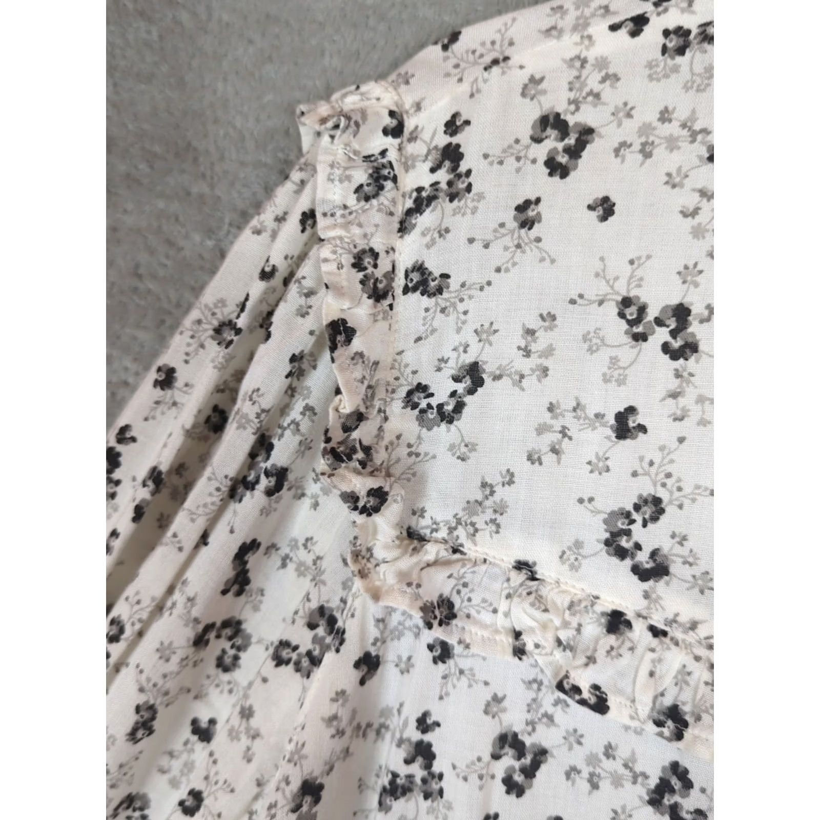 Old Navy Old Navy Womens Blouse XL Cottage Floral Flowy Long Sleeve Peasant Boho Fall White Black Gray Size XL / US 12-14 / IT 48-50 - 3 Thumbnail
