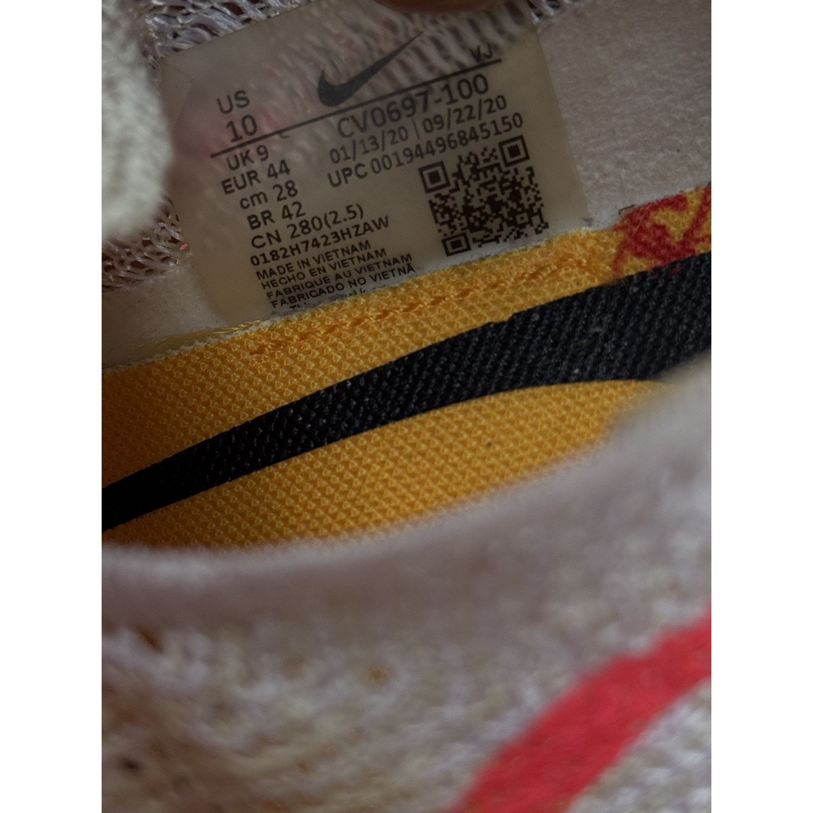 Nike CV0697-100 Off-White Nike Air Zoom Tempo Next% Flyknit Solar Size US 10 / EU 43 - 9 Thumbnail