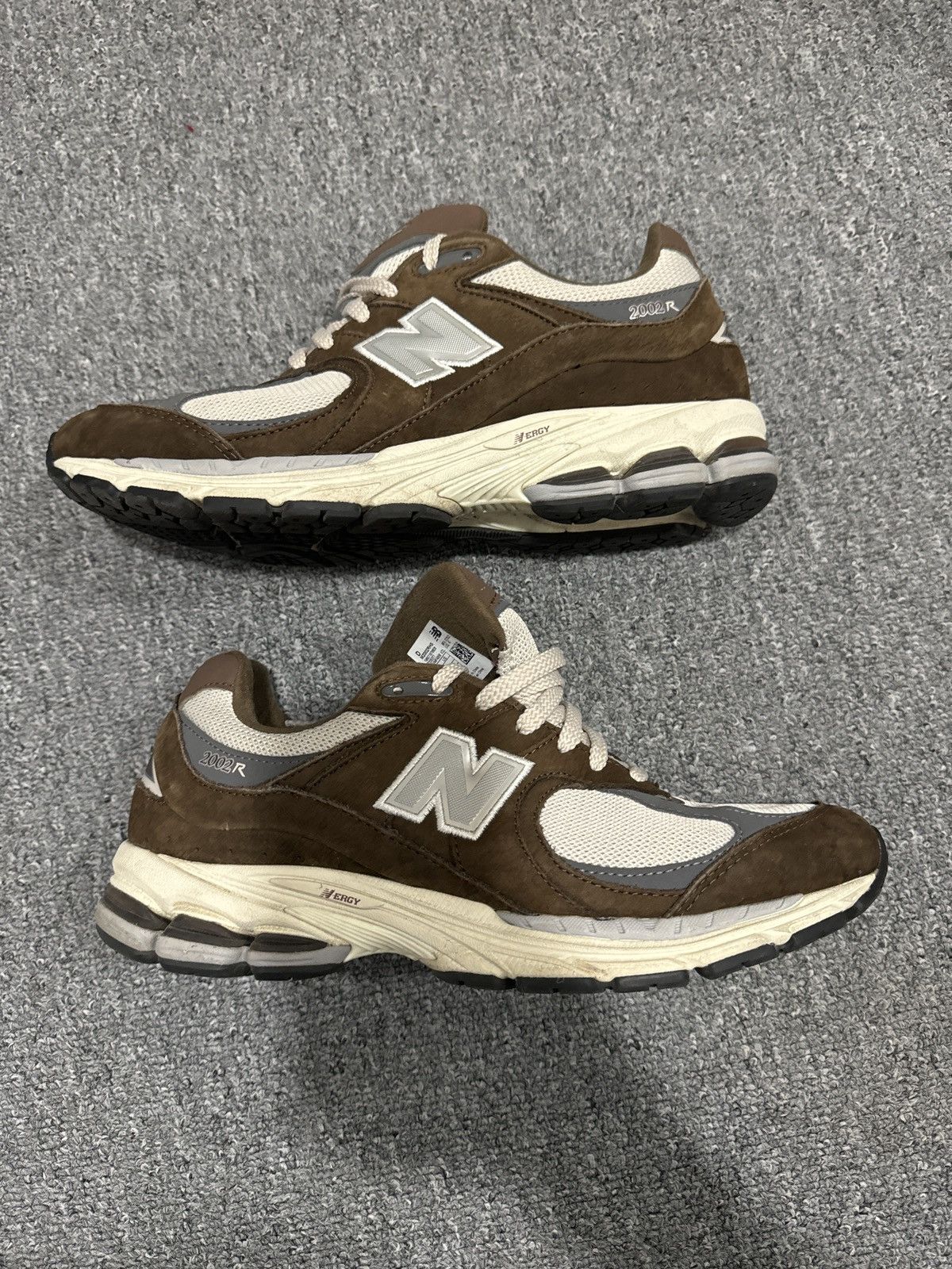 New Balance New balance 2002r Size US 9.5 / EU 42-43 - 2 Thumbnail