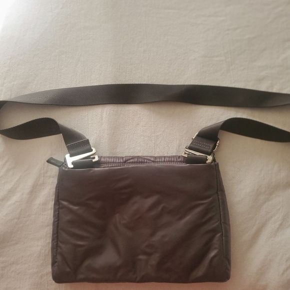Athleta Caraa X Athleta Foldover Seatbelt Handle Crossbody Shoulder Size ONE SIZE - 6 Thumbnail