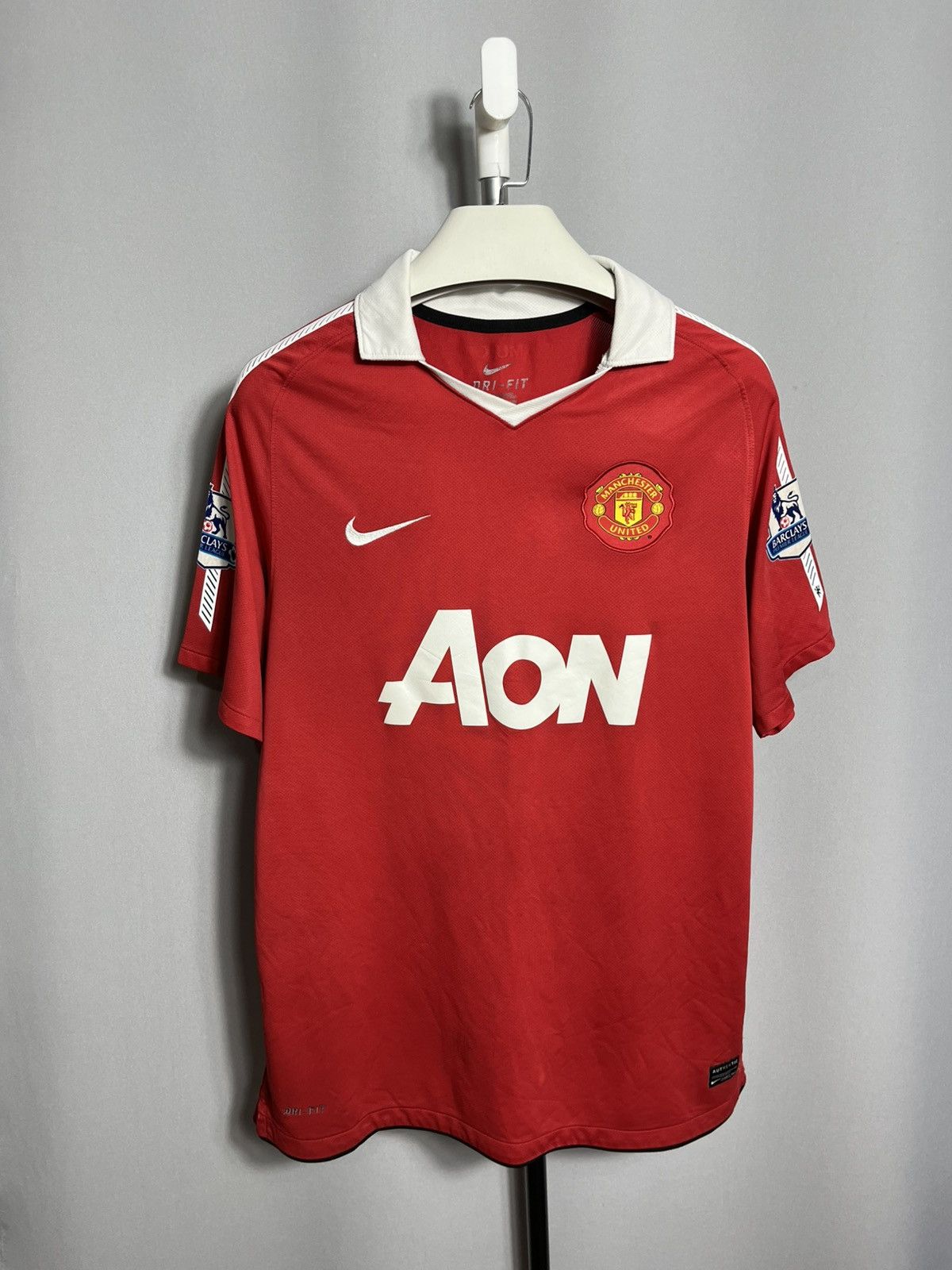 Nike MANCHESTER UNITED 2010/2011 HOME SHIRT PATCH Barclays Size US L / EU 52-54 / 3 - 1 Thumbnail