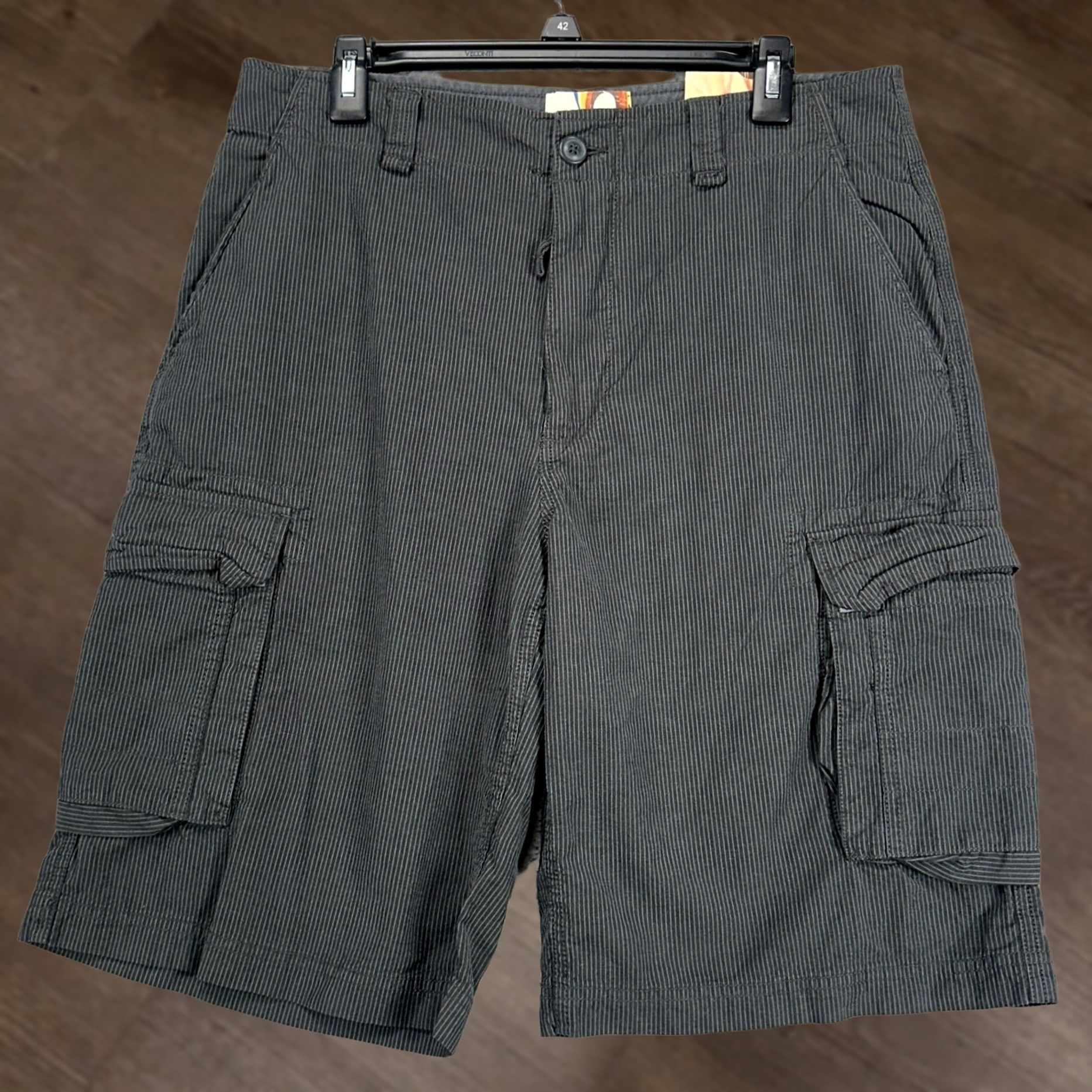 Vintage Op Cargo Shorts Mens 34 Black Grey Pinstripe 100% Cotton Flat Front Pockets NEW Size US 34 / EU 50 - 1 Thumbnail