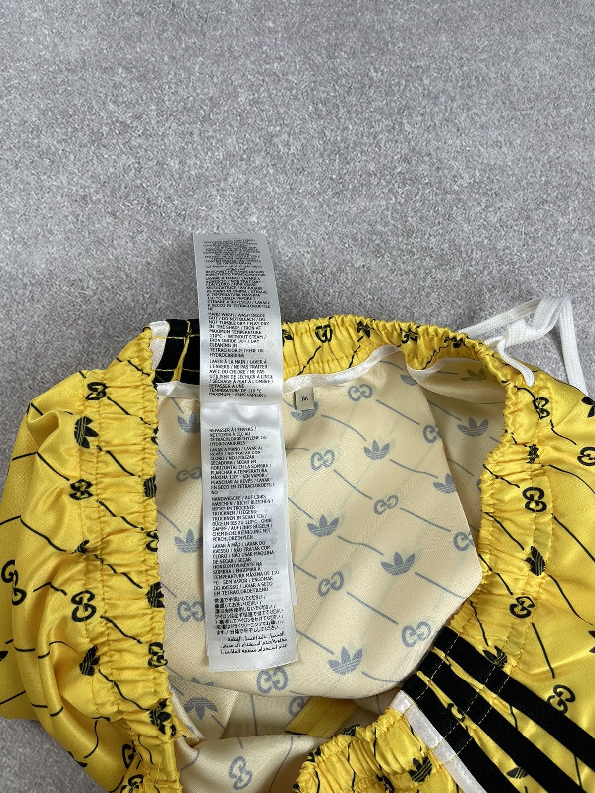 Adidas × Gucci Gucci x Adidas GG Full Logo Yellow/Black Shorts Size M Size 27" / US 4 / IT 40 - 9 Thumbnail
