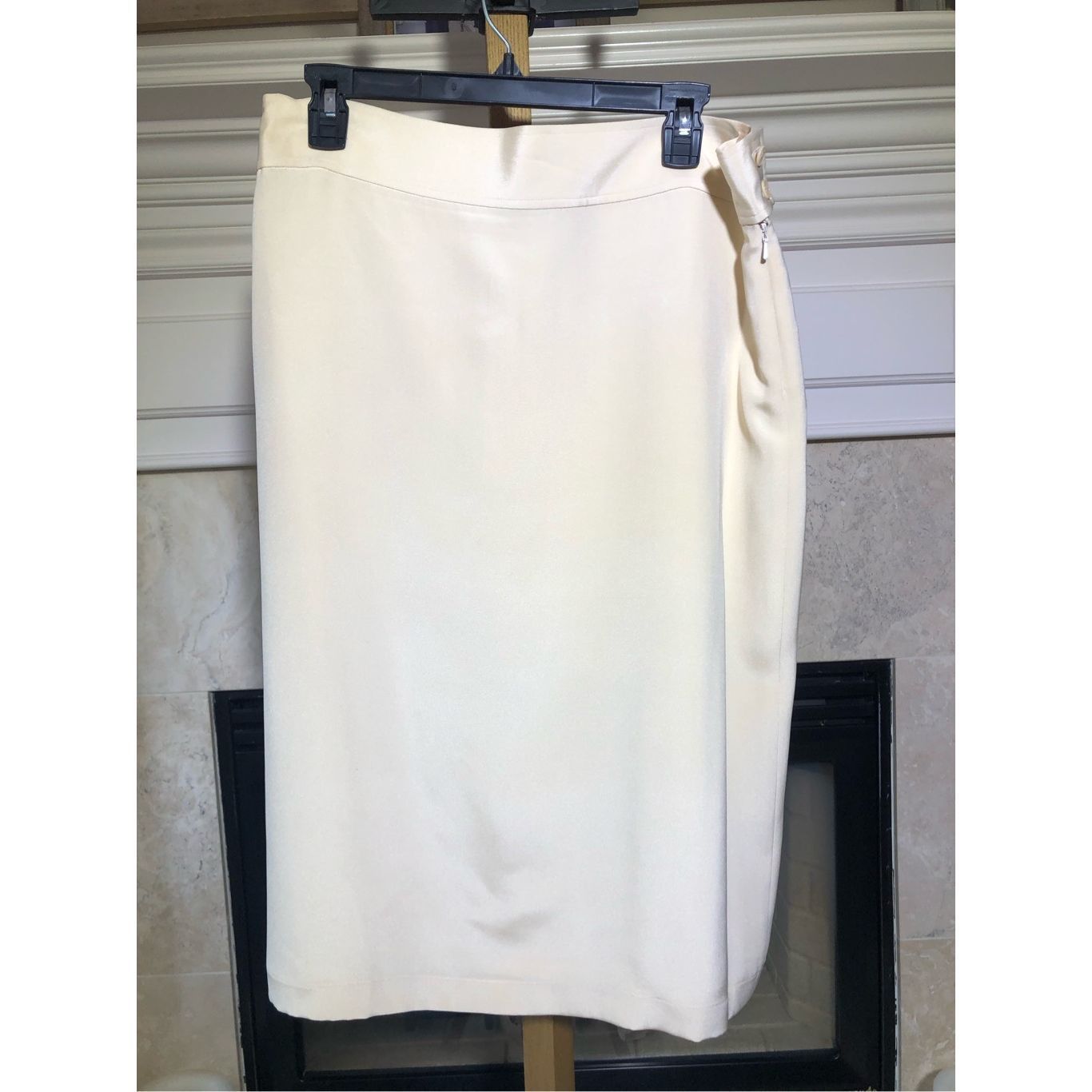 Ralph Lauren Black Label Ralph Lauren Black Label Women’s %100 Silk Cream Elegant Kne Size 32" / US 10 / IT 46 - 1 Thumbnail