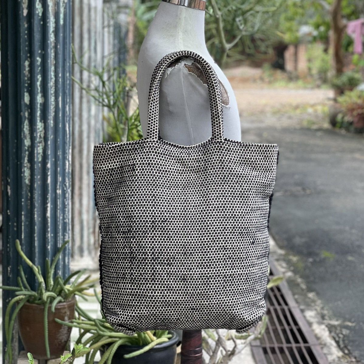 Abercrombie & Fitch × Hypebeast 🔥 RARE Oversized Abercrombie & Fitch Handcrafted Knit Tote Size ONE SIZE - 4 Thumbnail