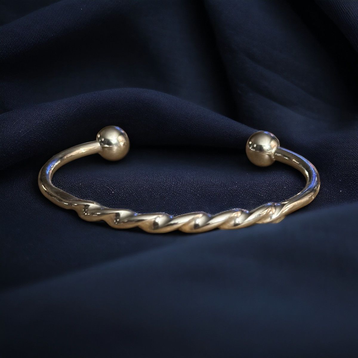 Other Silver tone twisted torque bracelet Size ONE SIZE - 1 Thumbnail