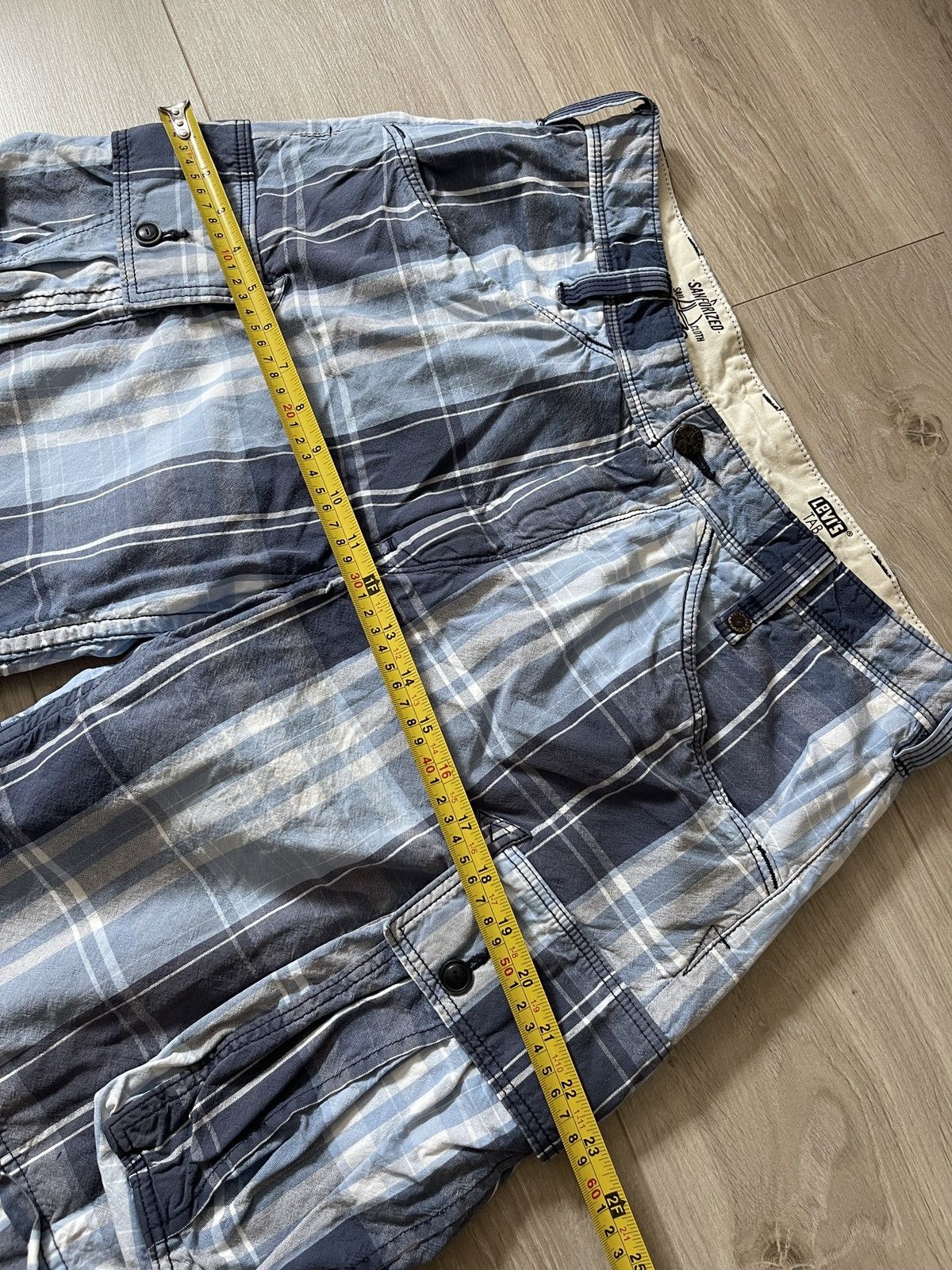 Levi's Levi’s Tab Twills Mens Plaid Cargo Shorts Blue Size 31 Size US 31 - 11 Thumbnail