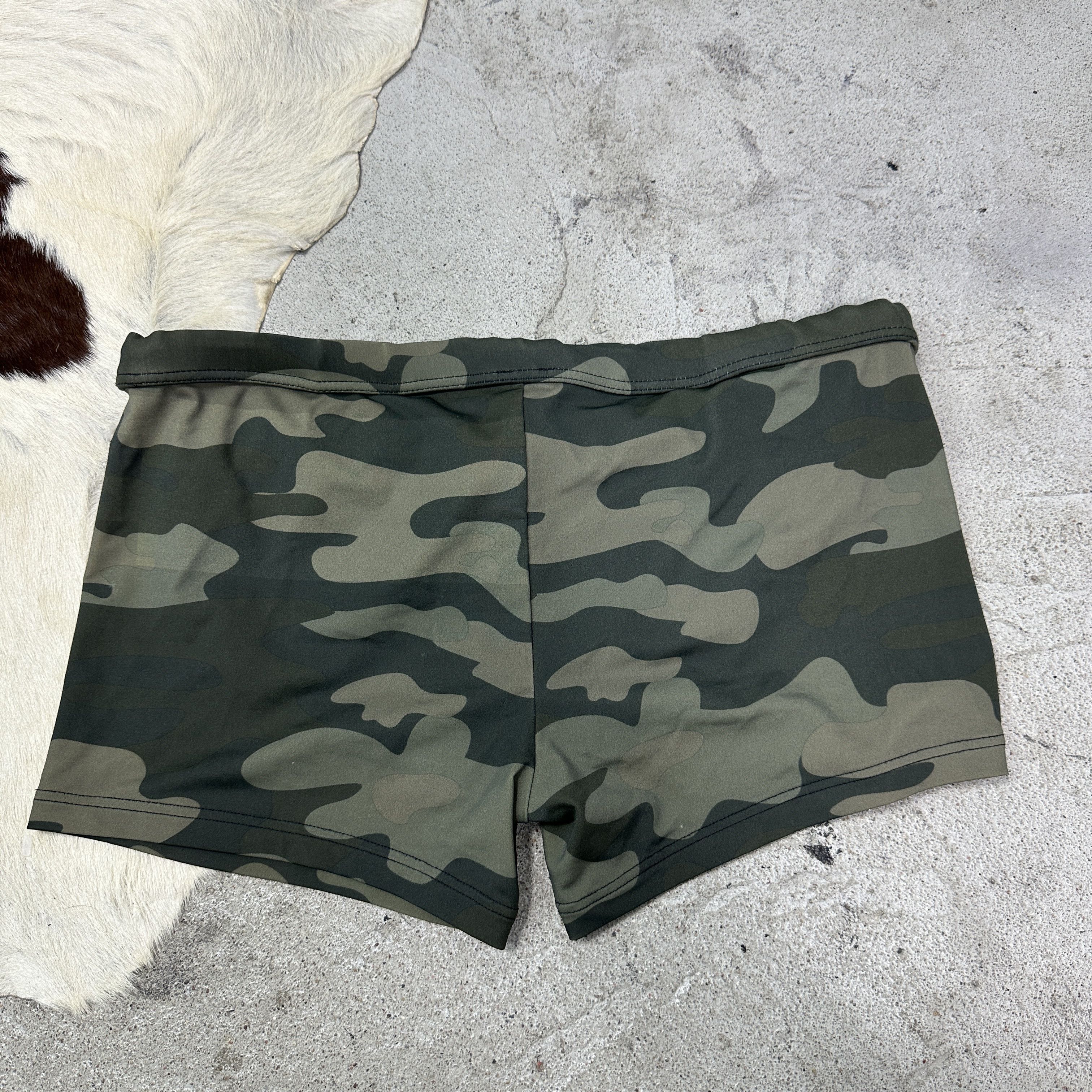 Dolce & Gabbana Vintage Micro Shorts Dolce & Gabbana Camo Print Shorts 00s Size 27" / US 4 / IT 40 - 6 Thumbnail
