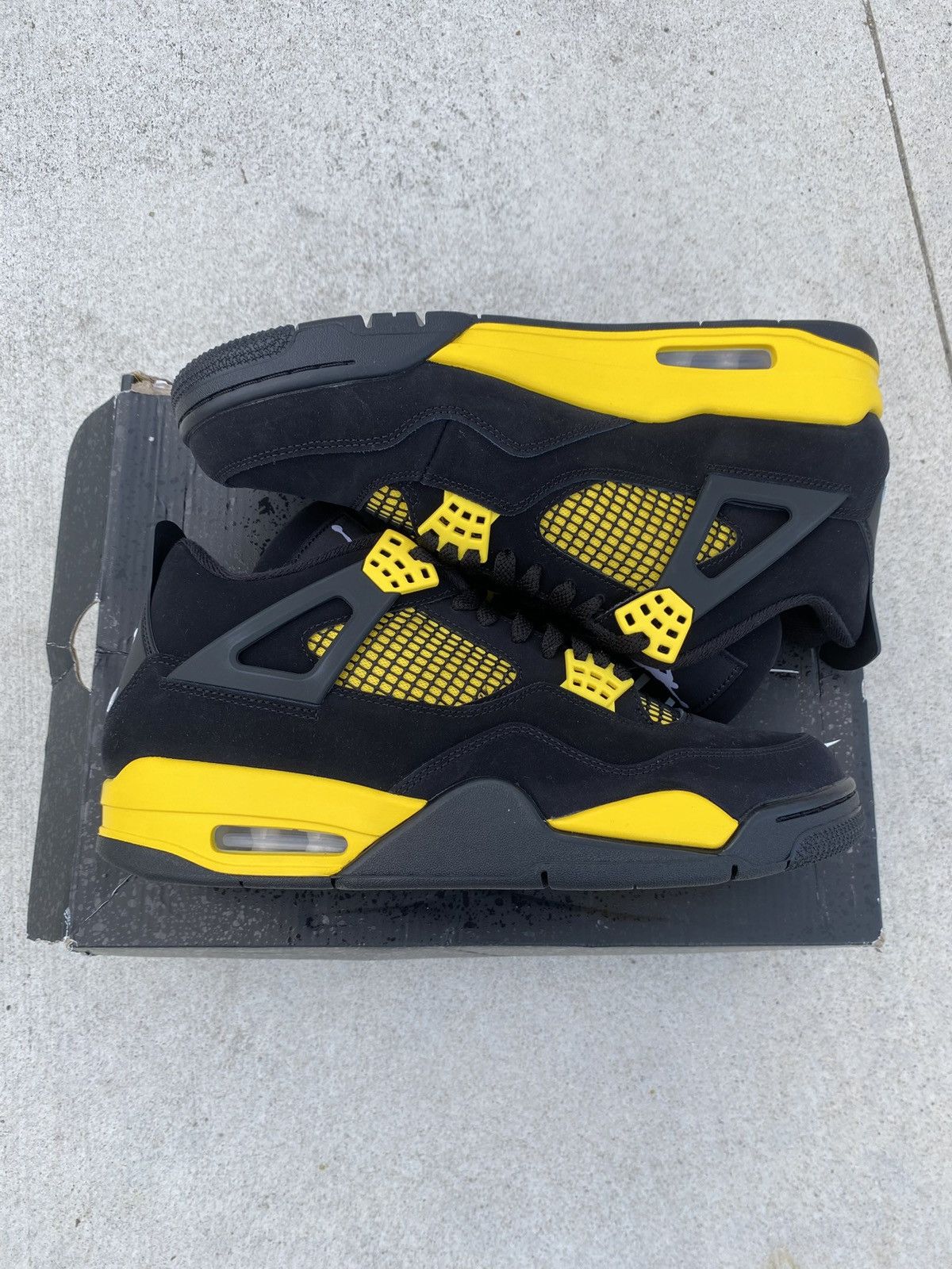 Jordan Brand Jordan 4 Retro Thunder (2023) Size US 10.5 / EU 43-44 - 1 Thumbnail