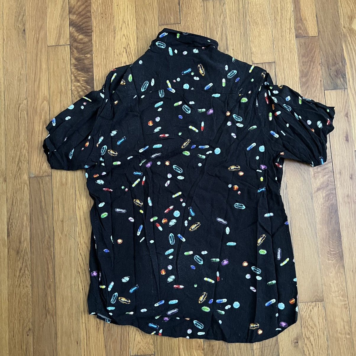 Supreme Supreme SS17 pills button up Size US M / EU 48-50 / 2 - 3 Thumbnail