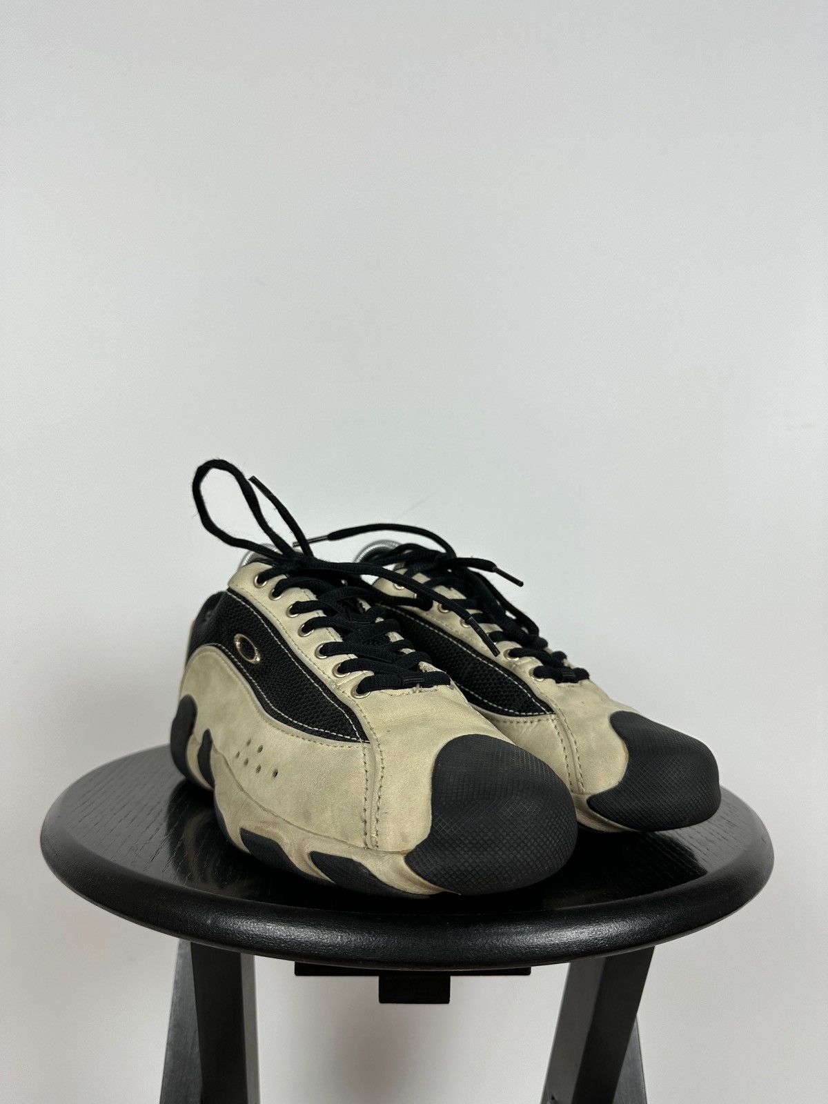 Oakley 00s Vintage Oakley Beige/Black Leather Low Top Sneakers Size US 6.5 / EU 39-40 - 10 Thumbnail