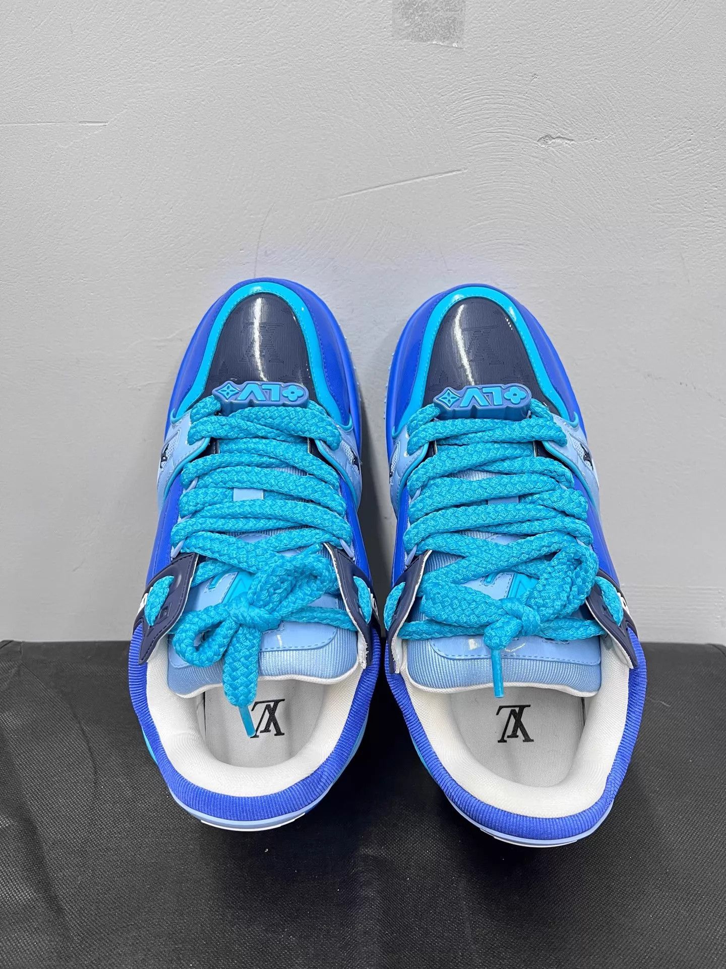 Louis Vuitton LV Trainer Blue All Over Print UK9 / EU 43 Worn Once Size US 10 / EU 43 - 4 Thumbnail