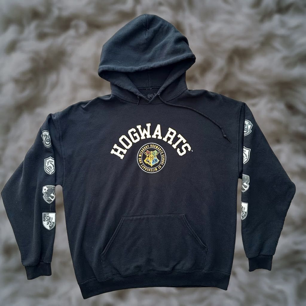 Vintage Harry Potter Hogwarts Pullover Hoodie Sweatshirt Mens XL Red Wizardry School of Witchcraft Size US XL / EU 56 / 4 - 1 Thumbnail
