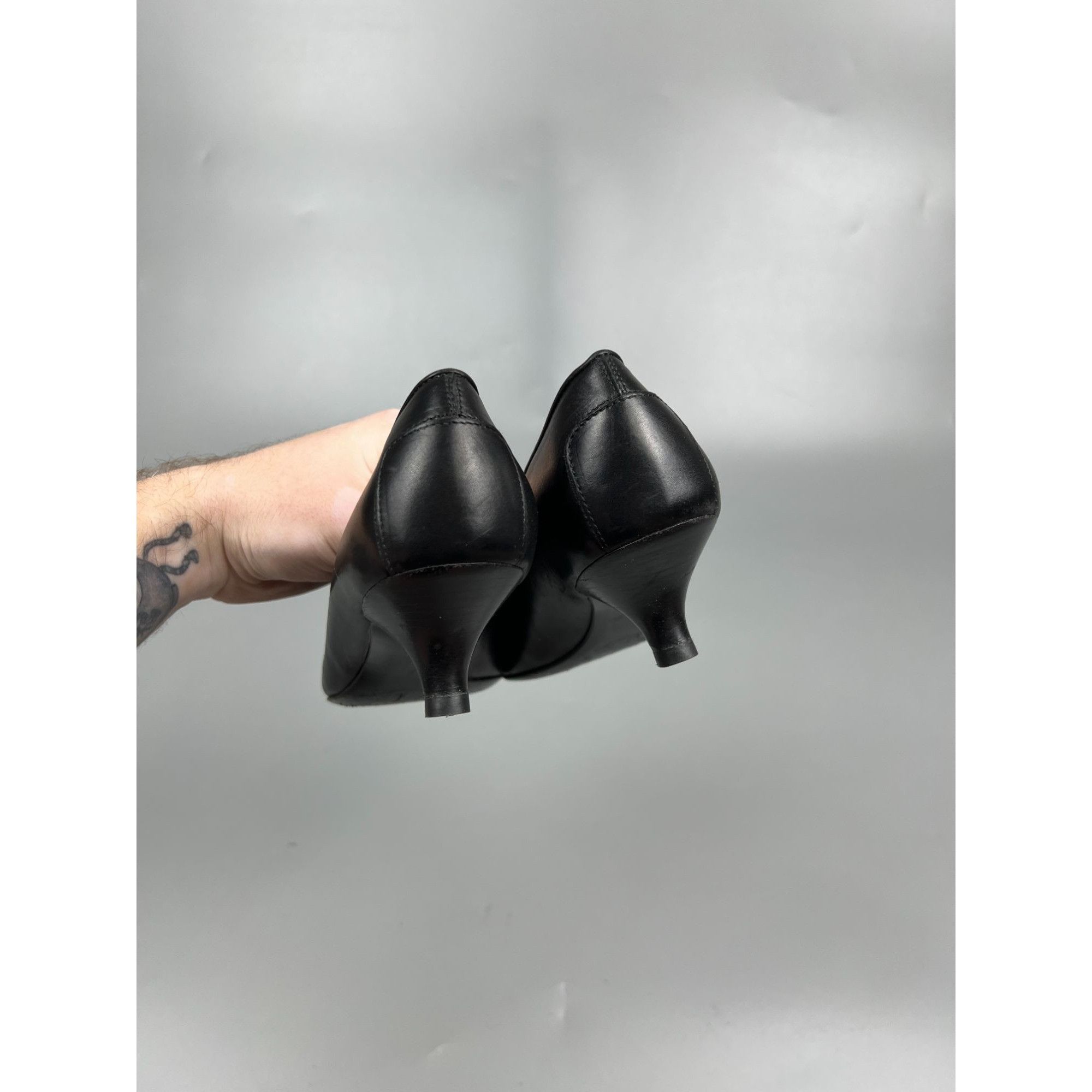 Tod's Tod’s Pointed Toe Kitten Heel Leather Pumps (Y01030) Size US 6 / IT 36 - 5 Thumbnail