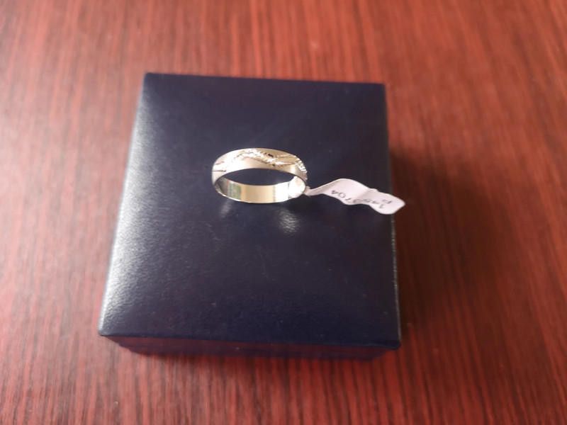 Designer 9ct White Gold Diamond Cut Satin Ring size m Size ONE SIZE - 3 Thumbnail