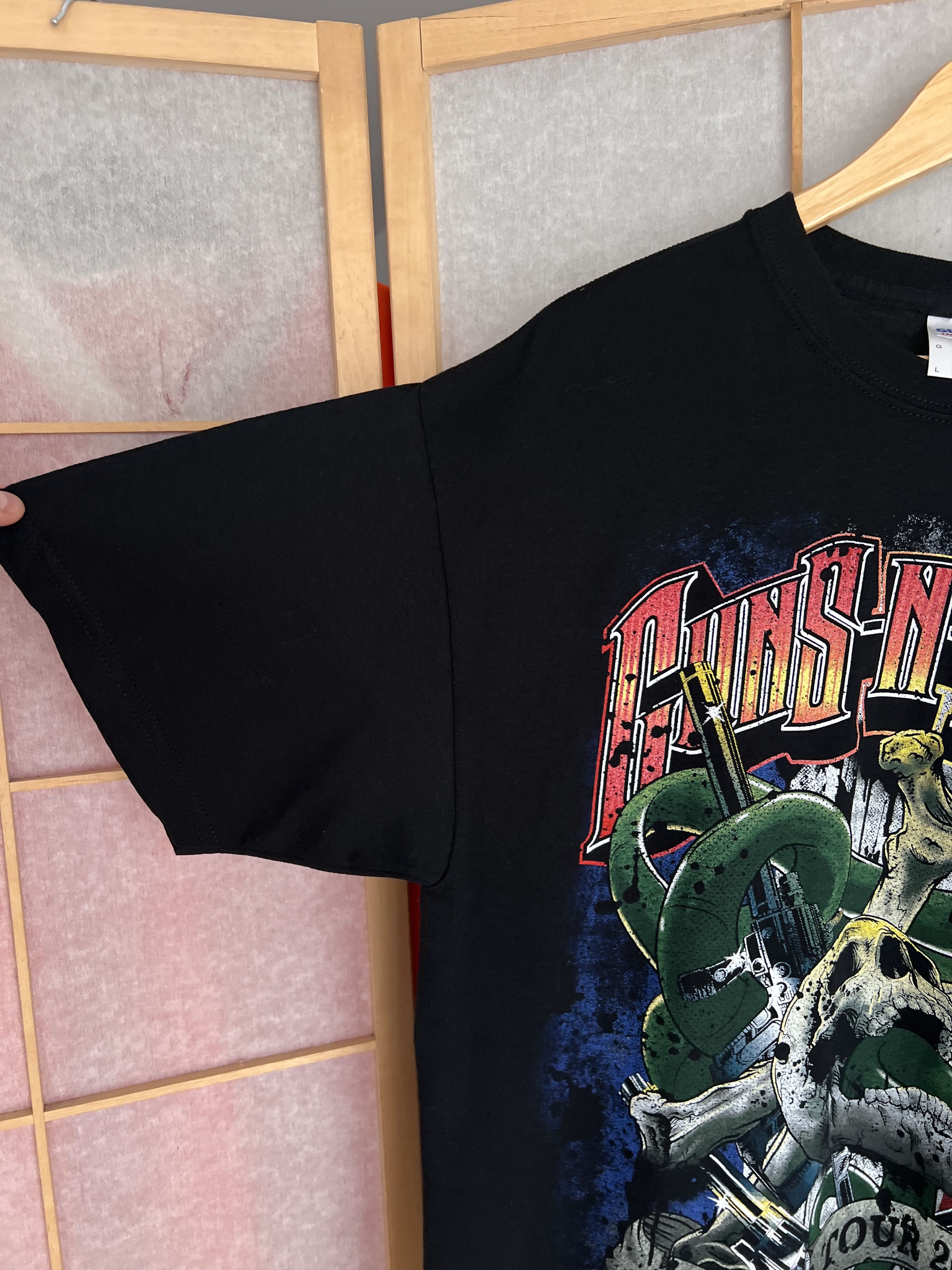 Guns N' Roses Guns N Roses France Tour 2010 VTG t shirt European world tee Size US L / EU 52-54 / 3 - 8 Thumbnail