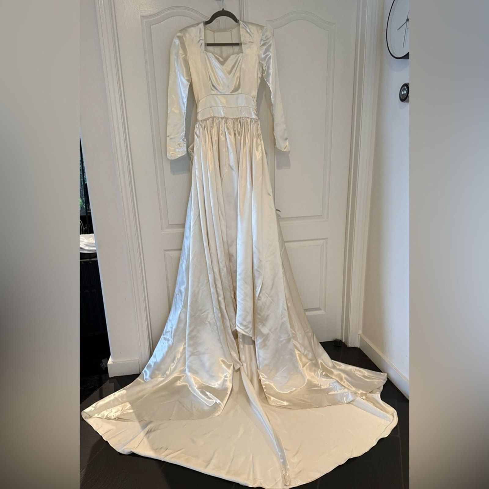 Handmade VNTG 1940’s Bustle Back Satin wedding dress small Size S / US 4 / IT 40 - 2 Thumbnail