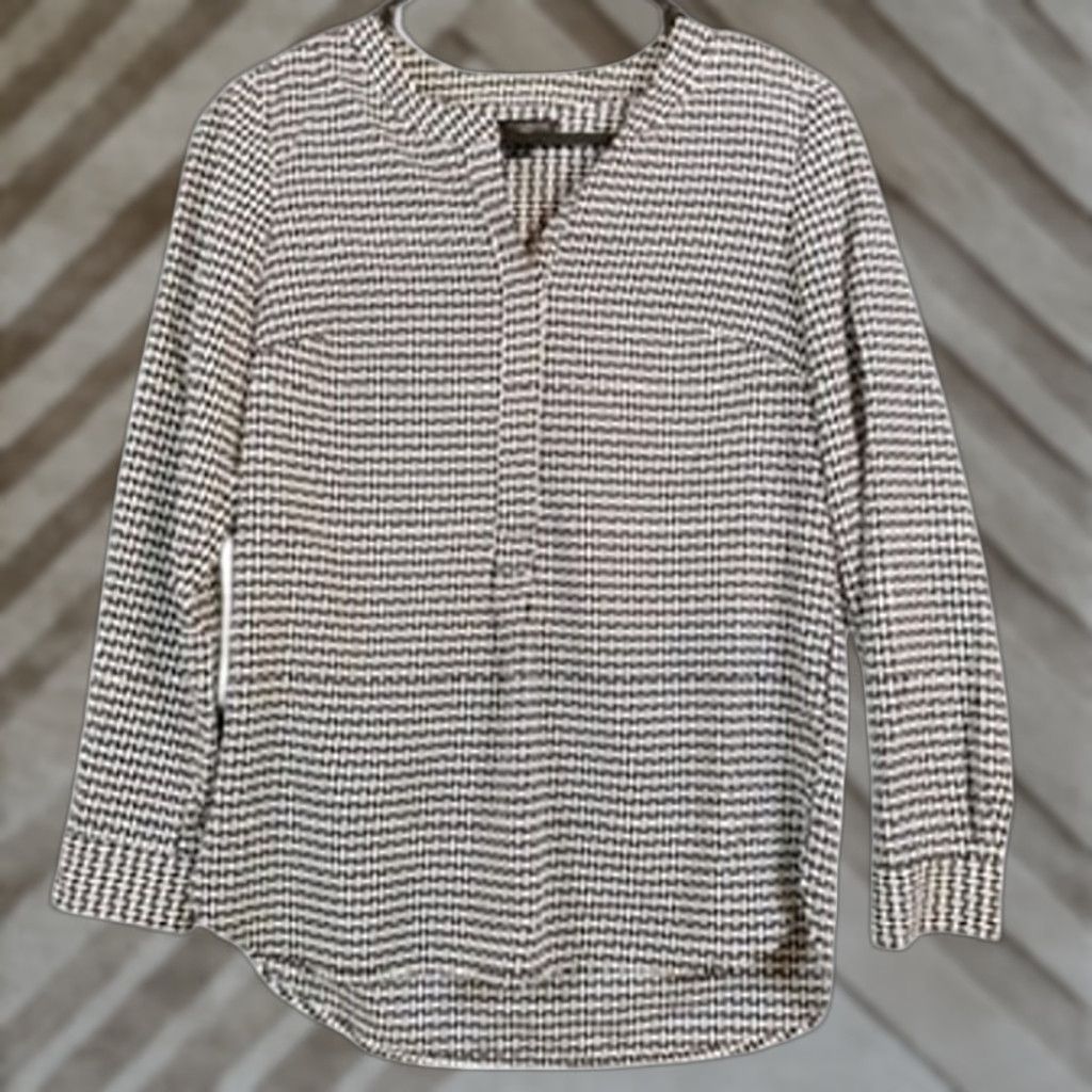 Talbots Talbots Womens Blouse Black White Diamond V Neck Long Sleeve Lightweight Petite Size XXS / US 00 / IT 34 - 1 Thumbnail