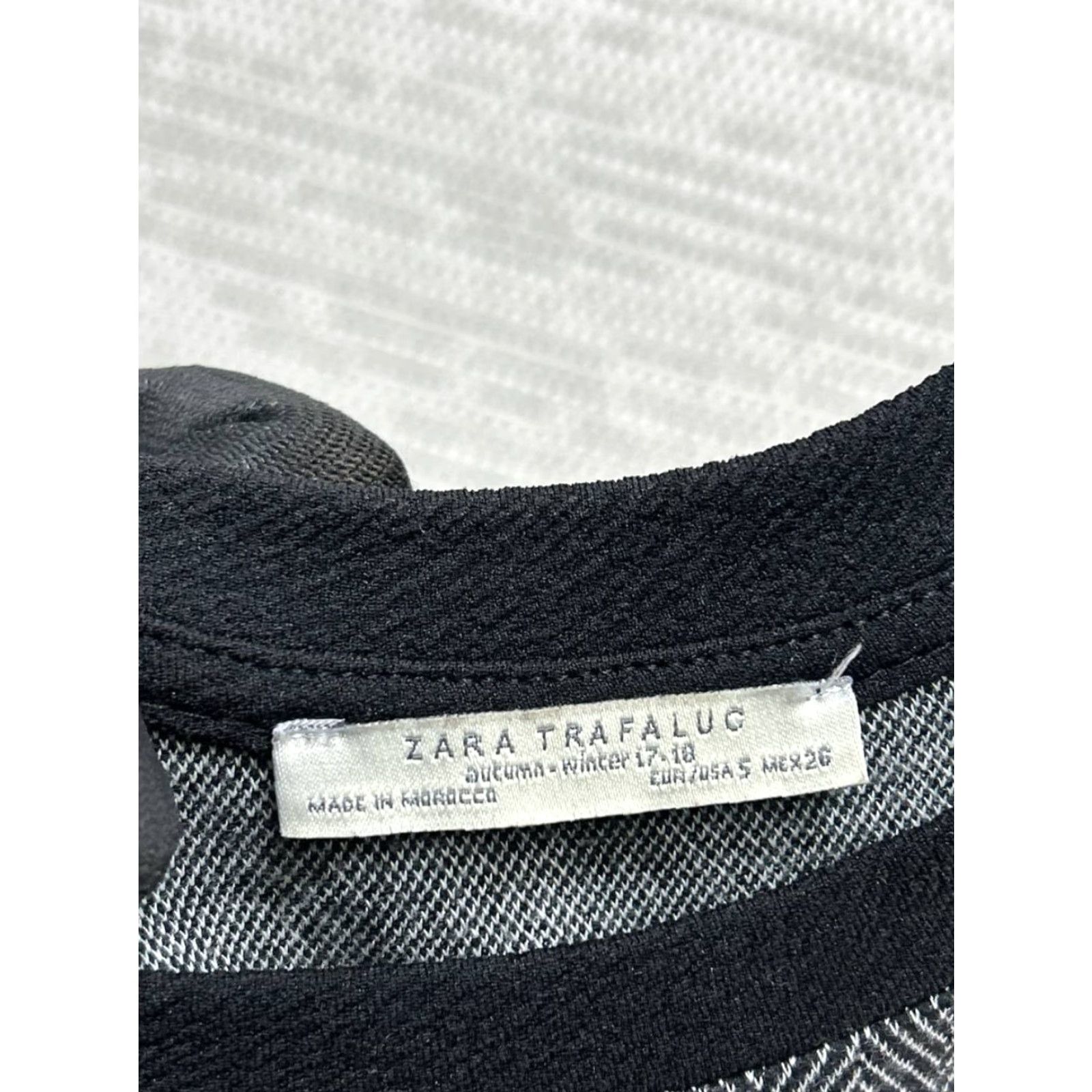 Zara VINTAGE Zara Trafaluc Sweater Womens Small Black Herringbone Tight Knit Cozy Warm Wear Size S / US 4 / IT 40 - 4 Thumbnail