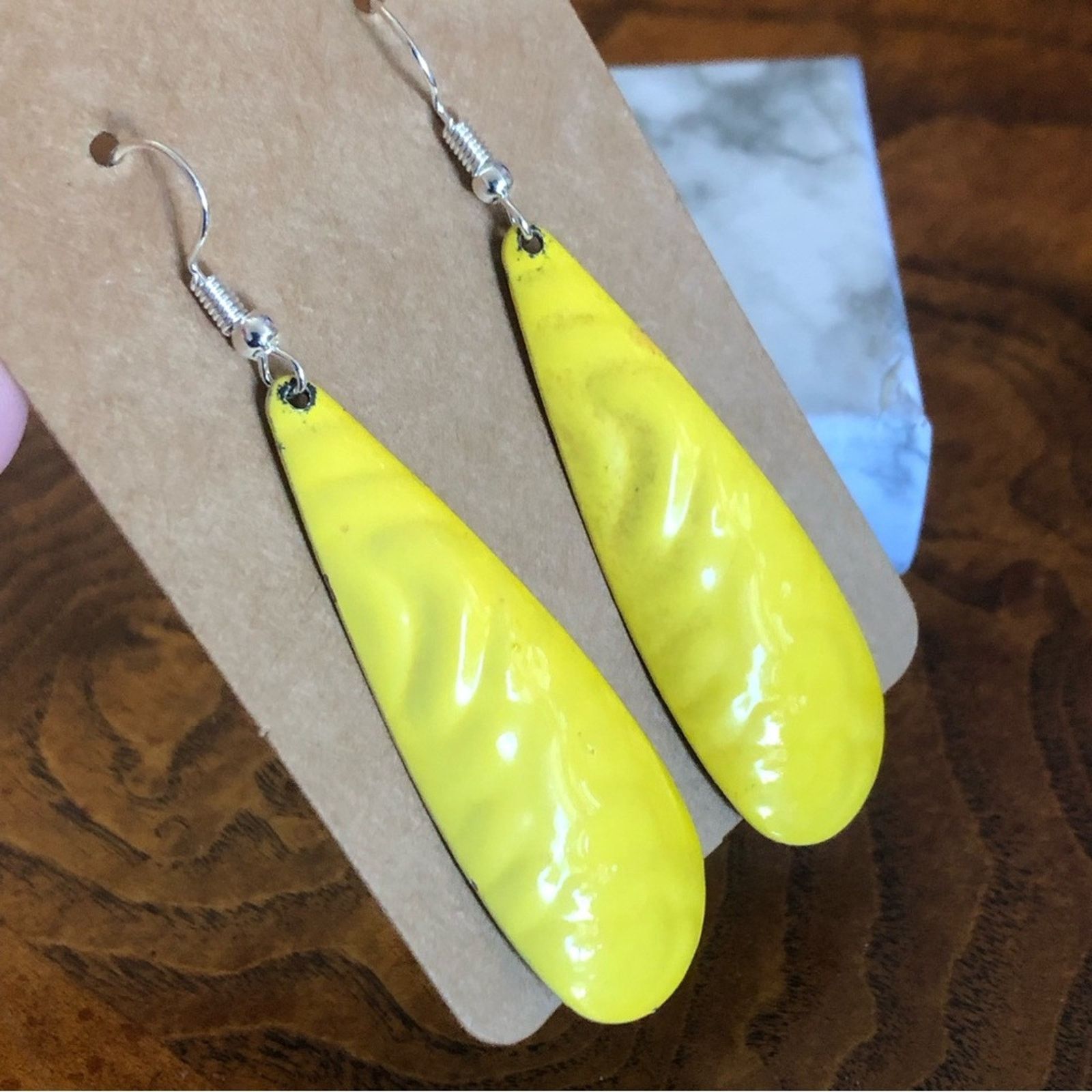 Vintage Vintage 90s bright lemon yellow hammered drop earrings Size ONE SIZE - 2 Thumbnail