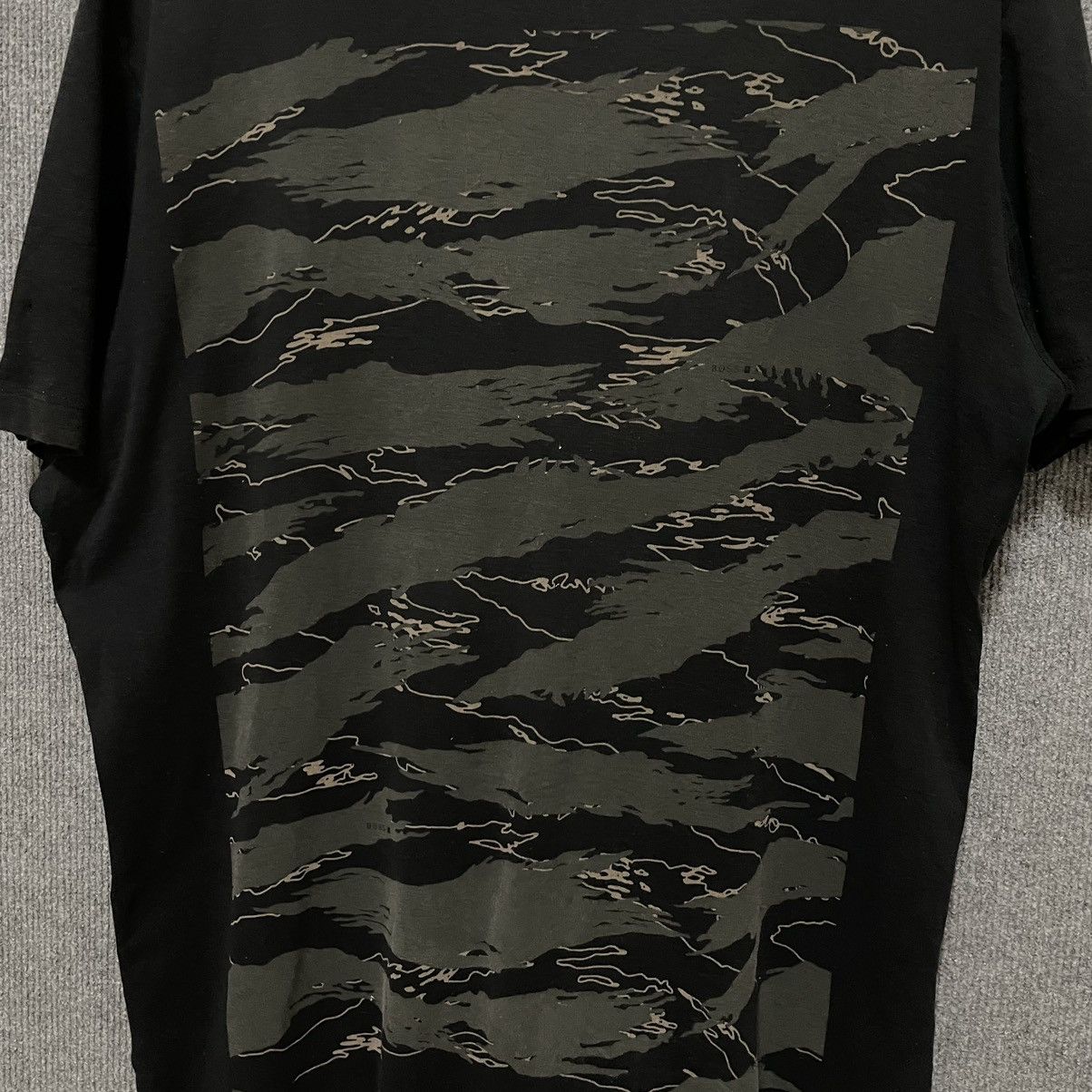 Hugo Boss Vintage Hugo Boss Tiger Stripes T Shirt Size US L / EU 52-54 / 3 - 2 Thumbnail