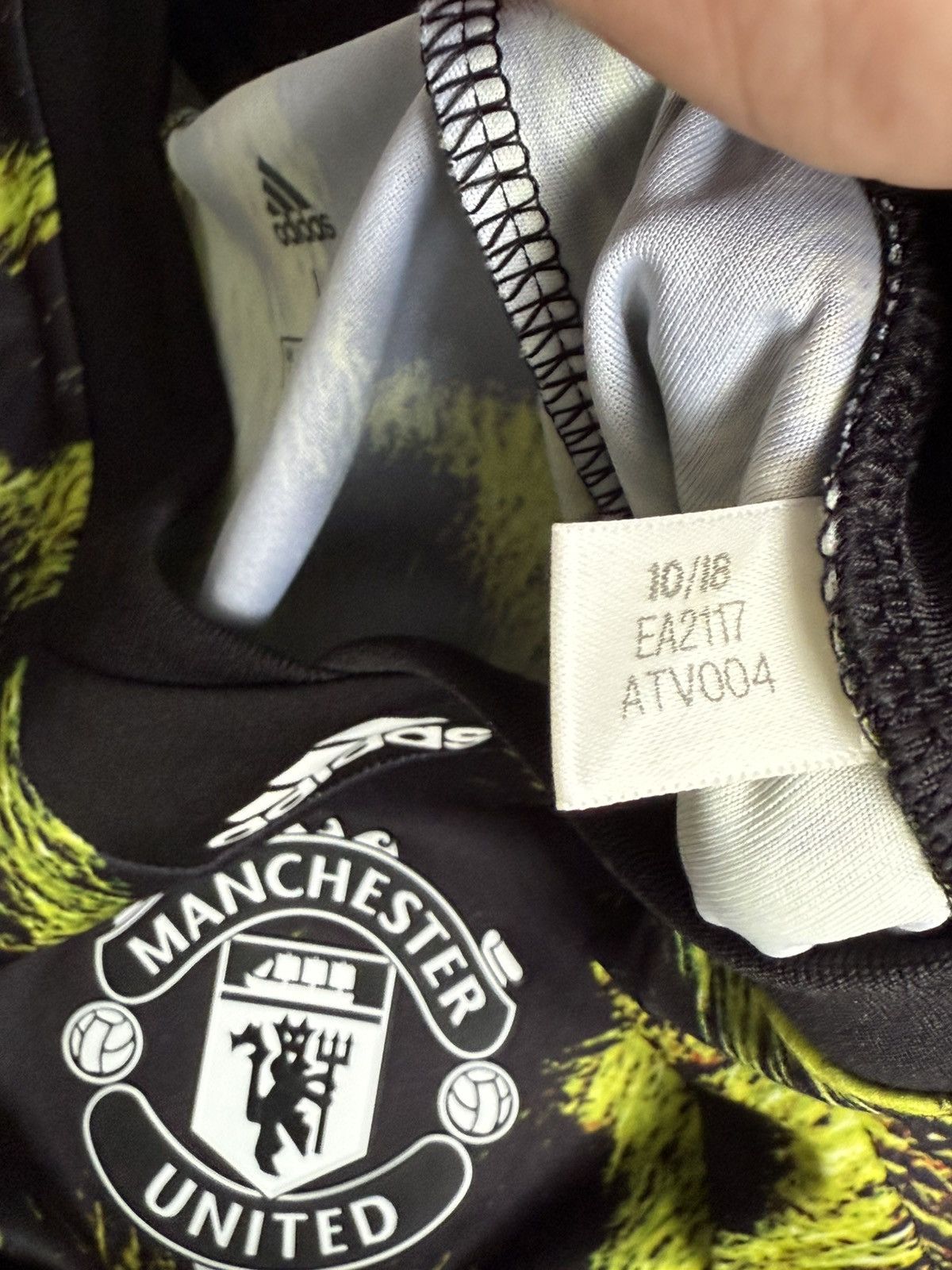 Vintage Manchester United Pre Match jersey 2018 kit shirt Adidas Size US L / EU 52-54 / 3 - 5 Thumbnail
