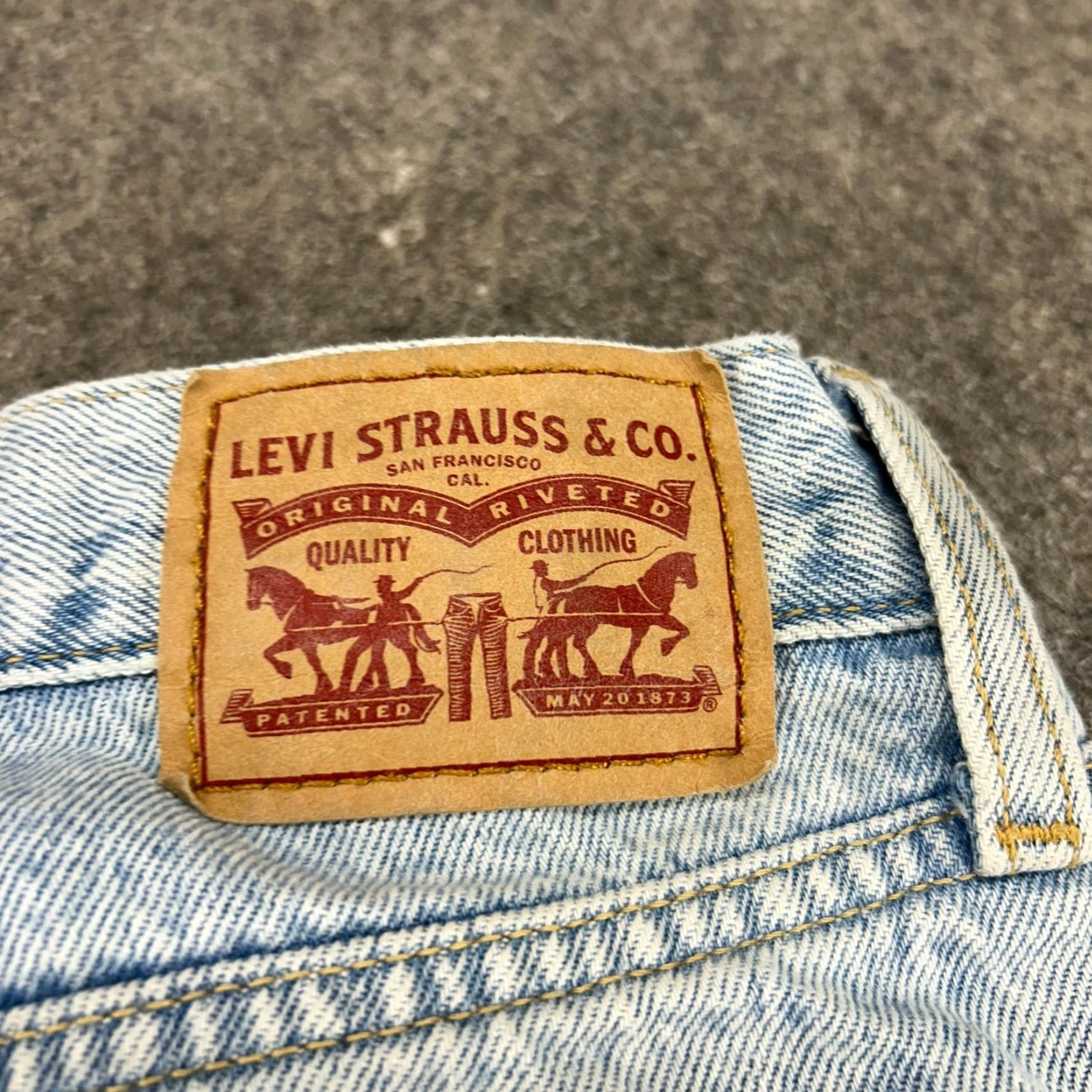 Levi's VINTAGE Levi's Wedgie Jeans Womens 25x28 Blue Straight Button Fly Light Wash Distressed 90s Womens Jeans Size 42" / US 20 - 3 Thumbnail