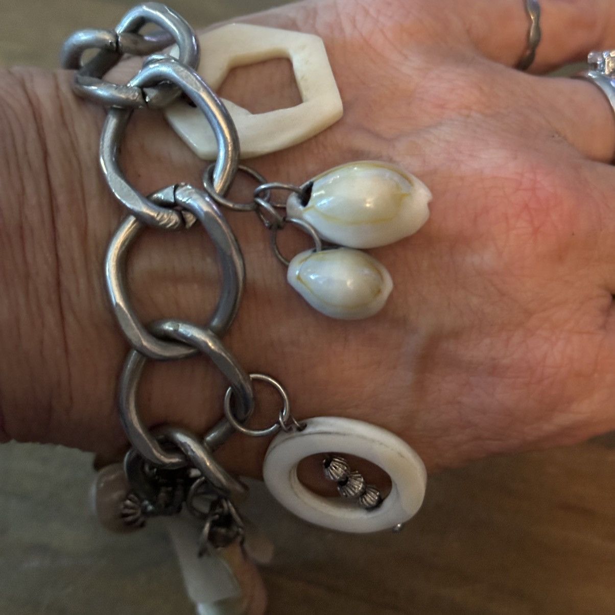 Other Chunky silver tone link shell charm stretch bracelet Size ONE SIZE - 3 Thumbnail