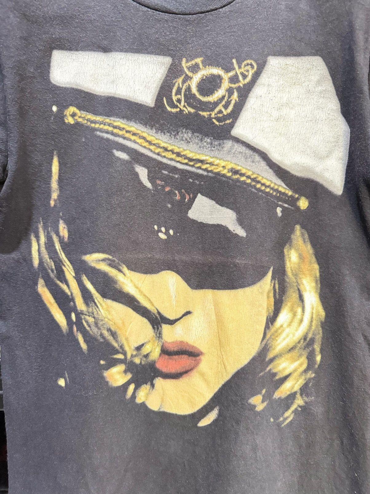 Band Tees Thrashed Vintage Modonna Signatures Network Sun Faded Tee Size US S / EU 44-46 / 1 - 2 Thumbnail