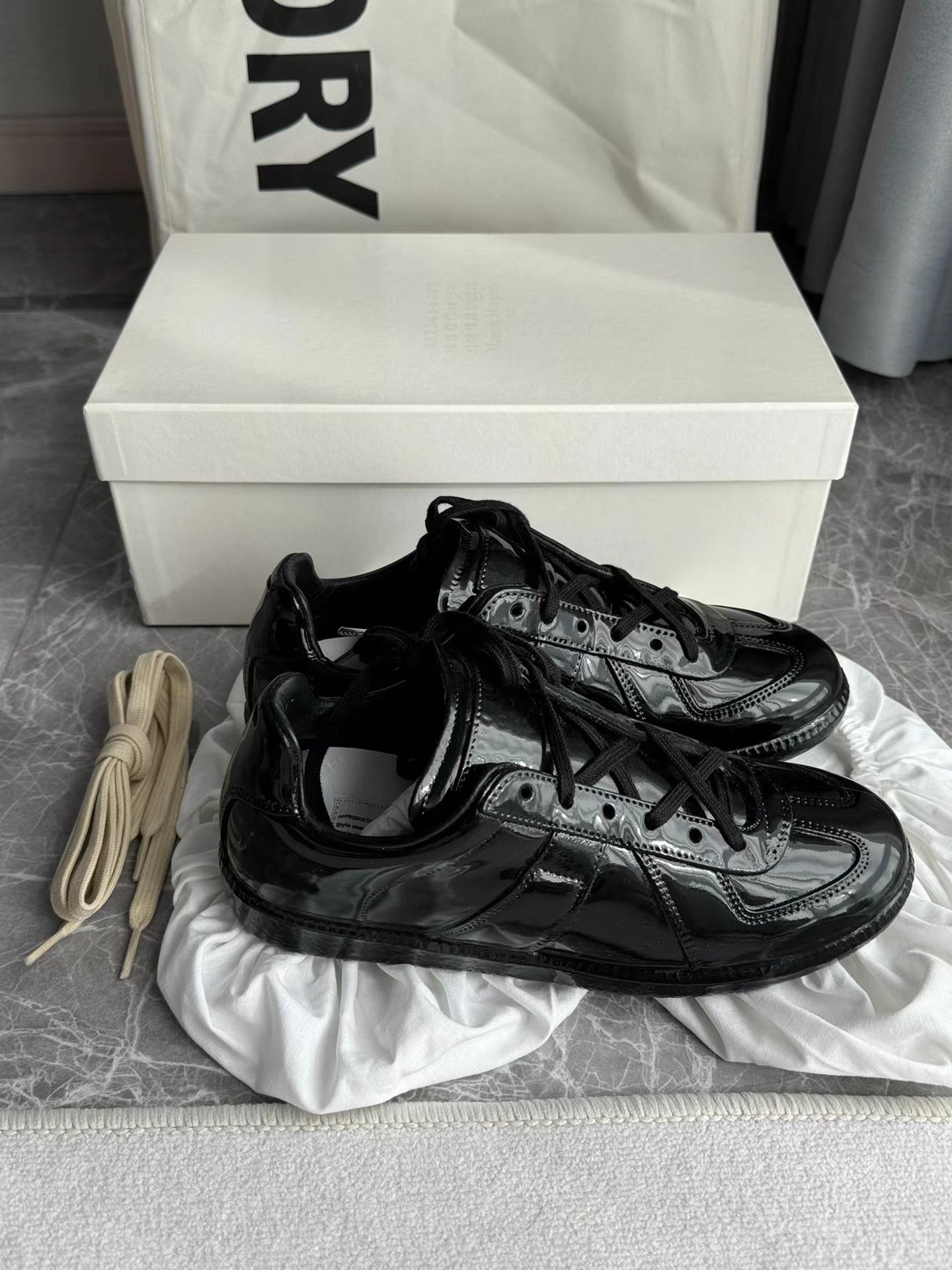 Maison Margiela Maison Margiela Patent Leather Replica Sneakers K6 Size US 5.5 / IT 35.5 - 7 Thumbnail