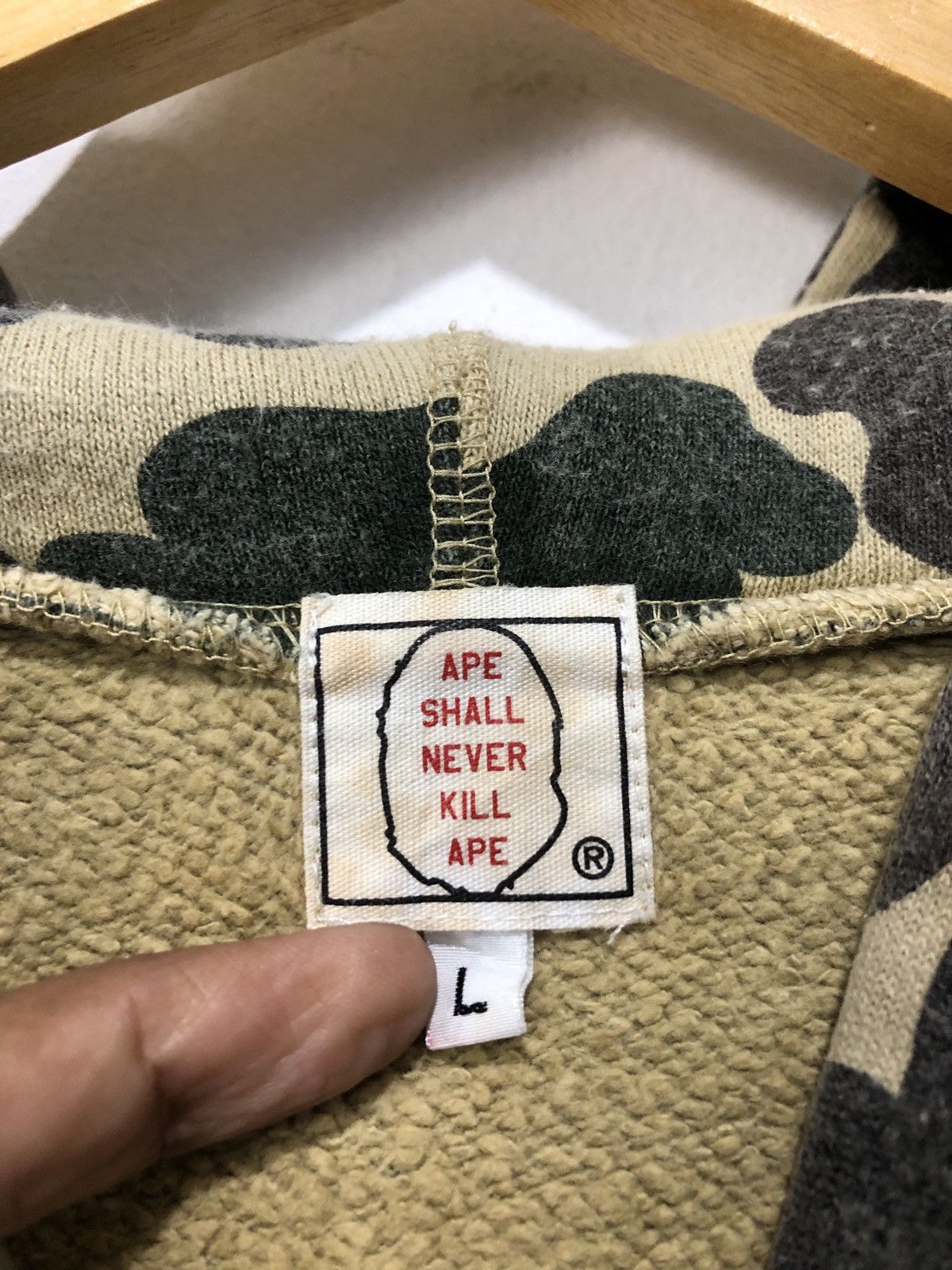 Bape Bape A Bathing Ape 1st Camo Hoodie Size US L / EU 52-54 / 3 - 6 Thumbnail