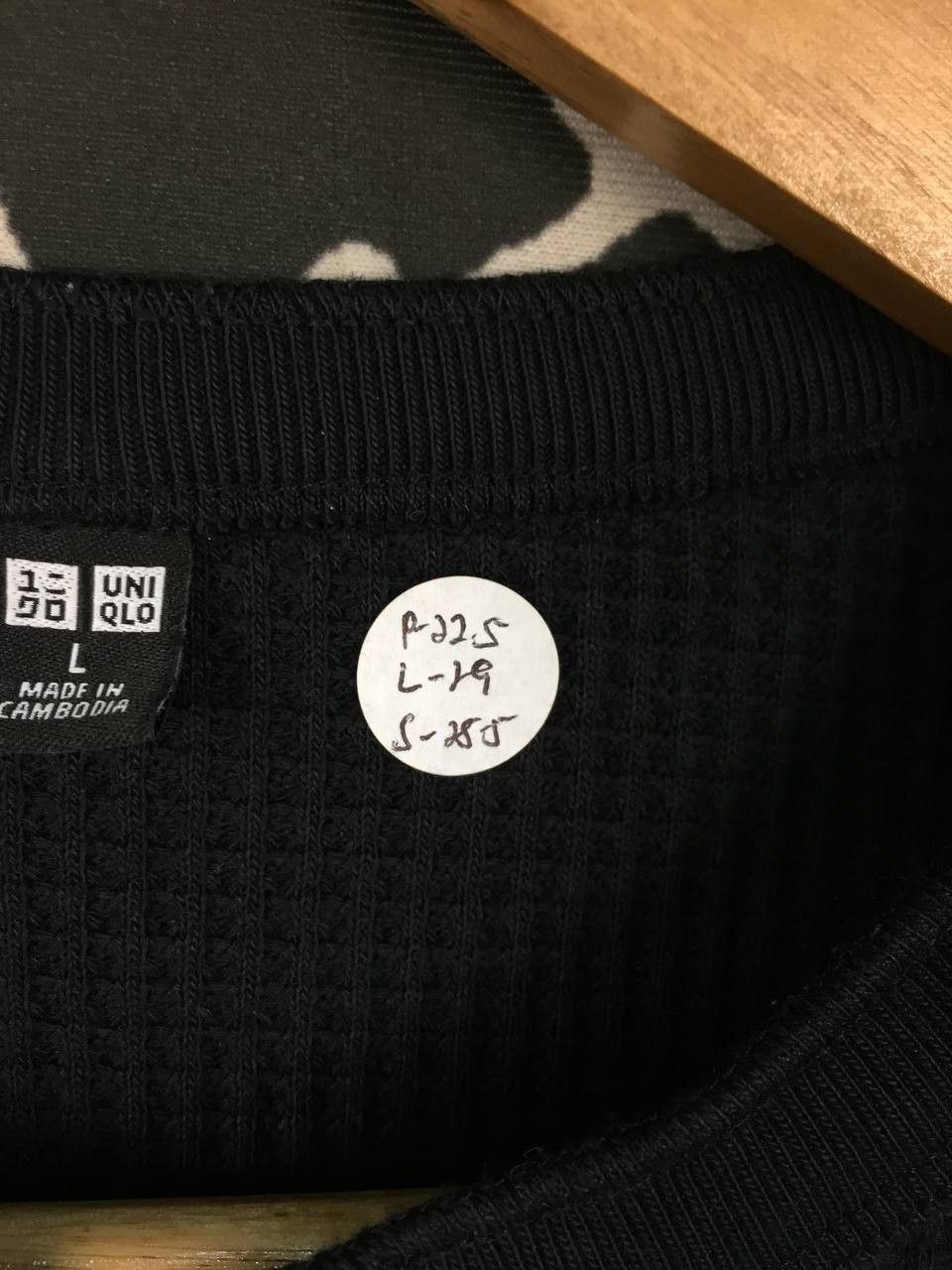 Uniqlo Uniqlo Waffle Knit Henley Long Sleeve Tee Size L Size US L / EU 52-54 / 3 - 10 Thumbnail