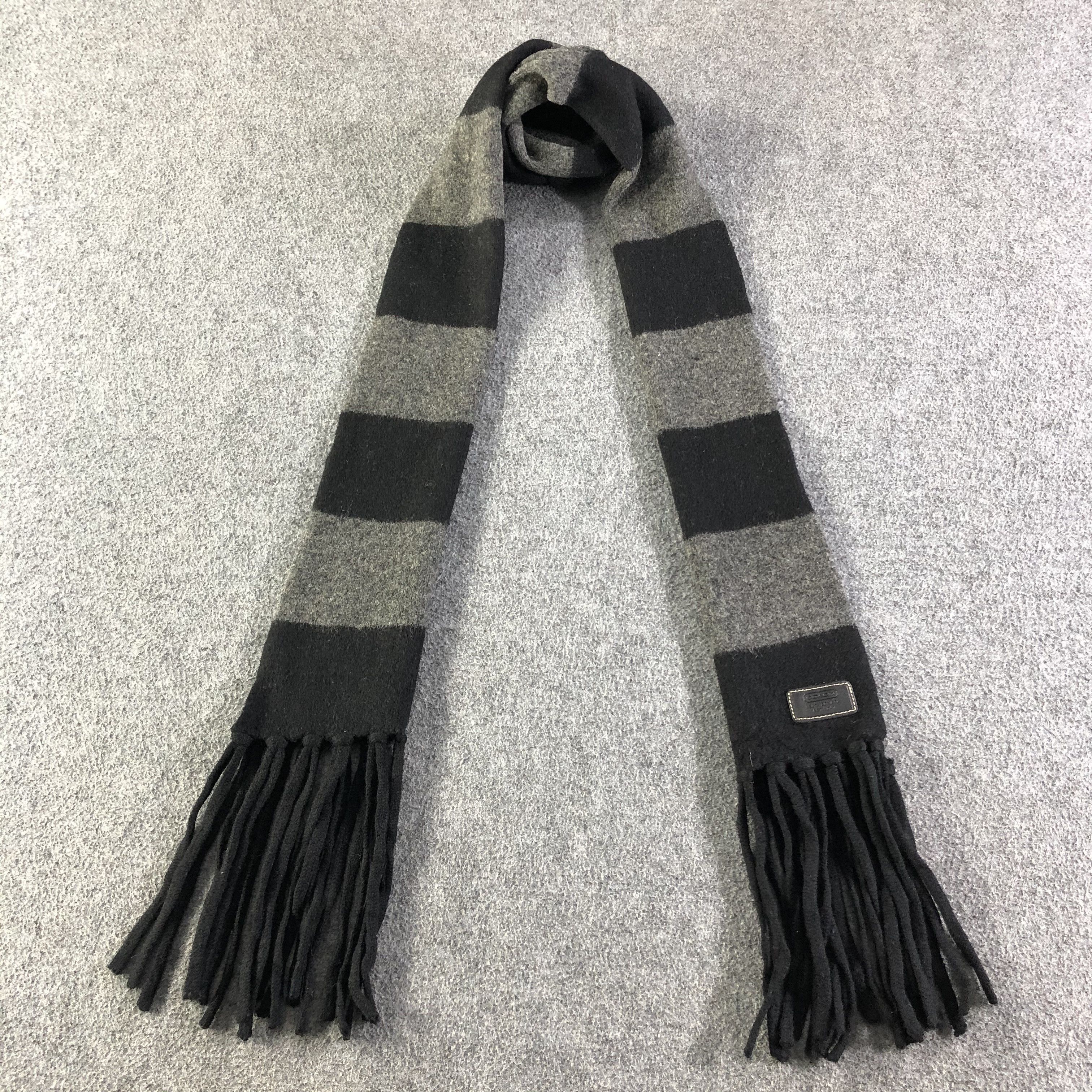 Coach Coach Scarf / Muffler / Neckwear Size ONE SIZE - 1 Thumbnail