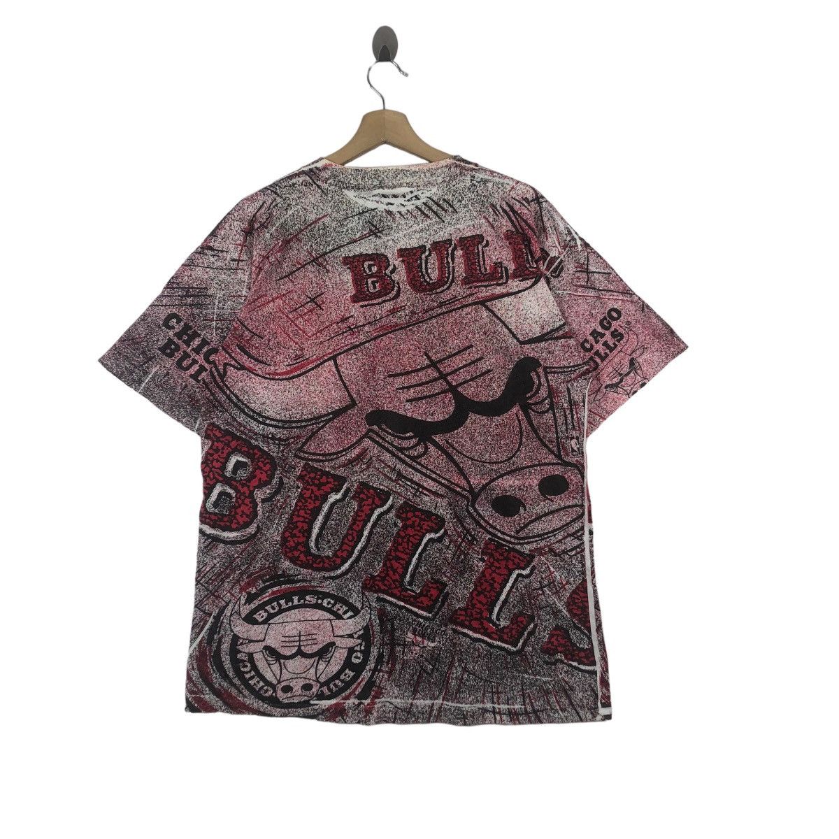 NBA Vintage 90’ CHICAGO BULLS JORDAN Over Print Tee Shirt Top Size US M / EU 48-50 / 2 - 4 Thumbnail