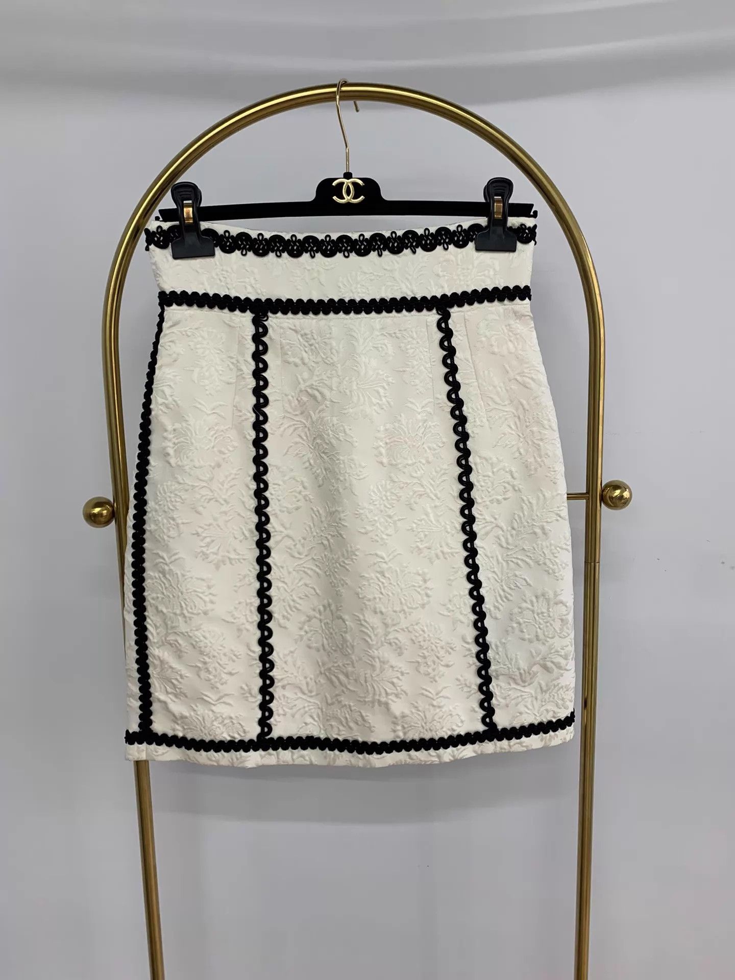Dolce & Gabbana Dolce&Gabbana Black & White Embossed Skirt 42 New Size 28" / US 6 / IT 42 - 1 Thumbnail