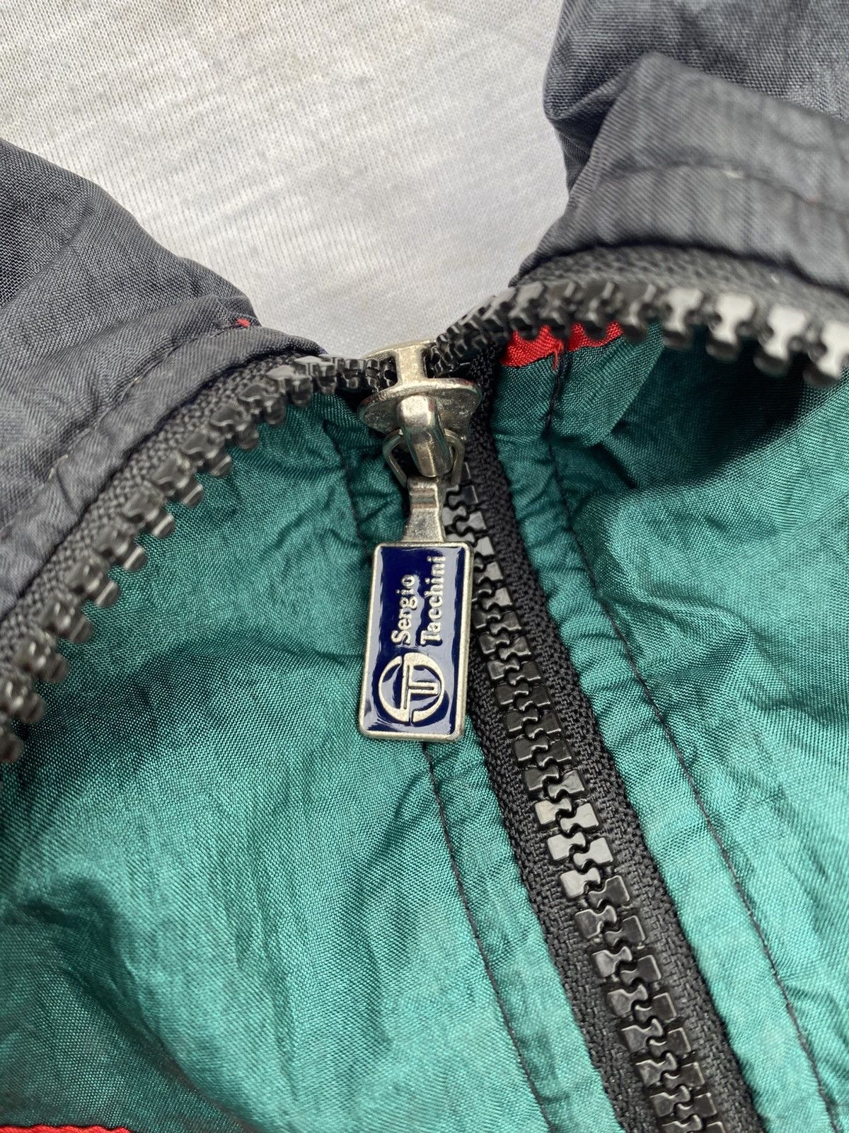Sergio Tacchini Sergio tacchini windbreaker vintage colours Size US L / EU 52-54 / 3 - 3 Thumbnail