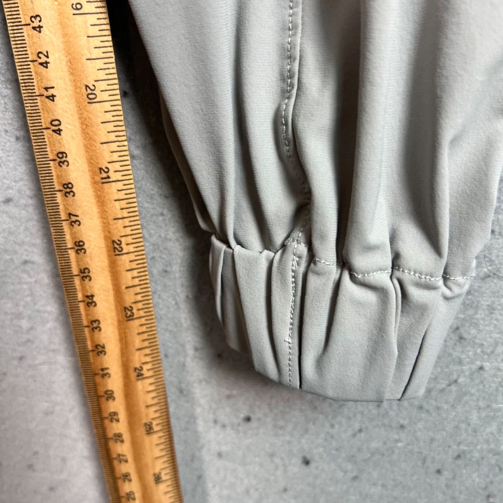Fabletics Fabletics Mens Jogger Pants Athletic Tapered Leg Drawstring Size L Gray Polyester Elastane Activewear 32 in Inseam 25 in Size US 33 - 7 Thumbnail