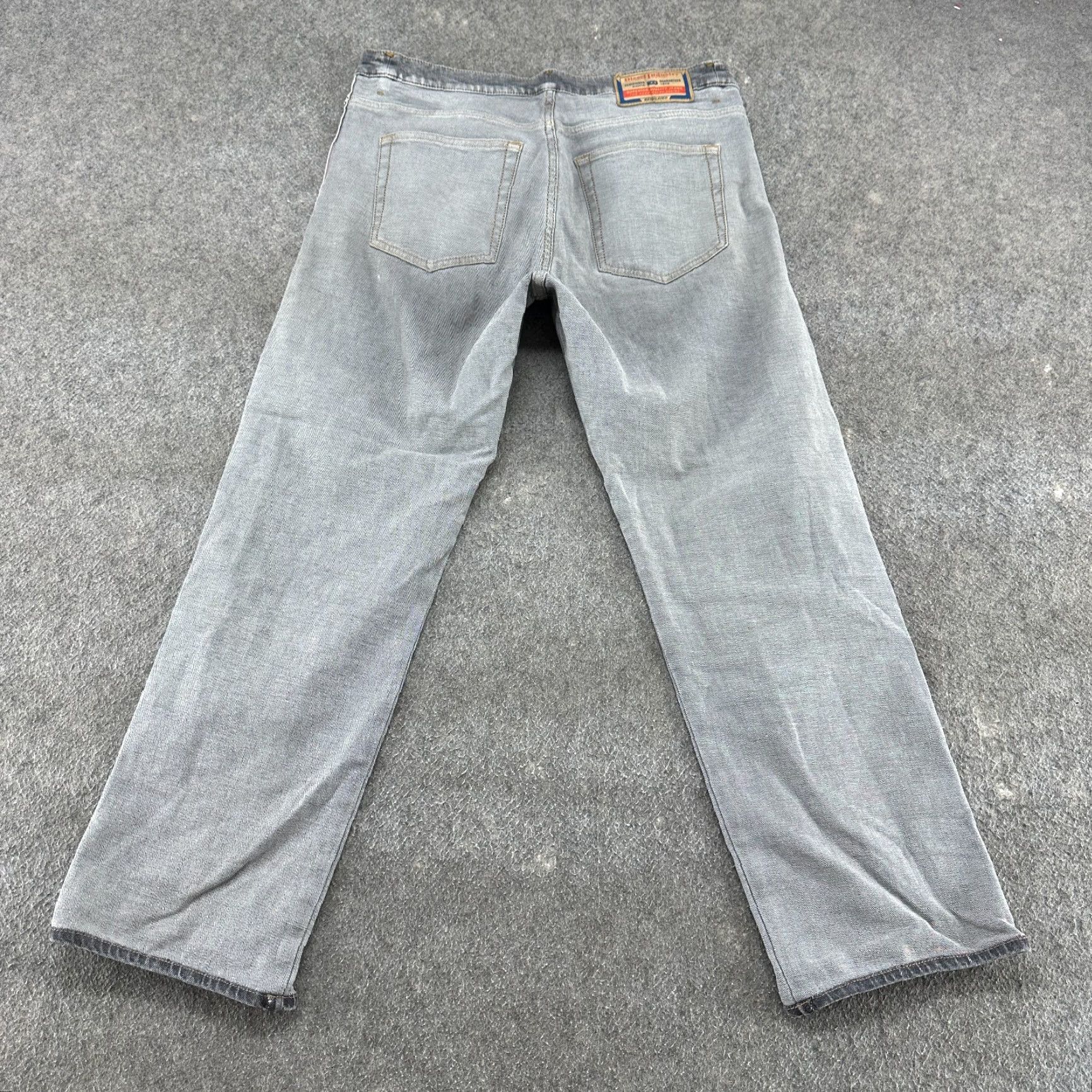 Diesel Diesel Jeans Mens 31x28 Grey Relaxed Straight Medium Wash Reversible? Light Wash Denim 5-Pocket City Logo USA Mens Hard to say Size US 31 - 6 Thumbnail